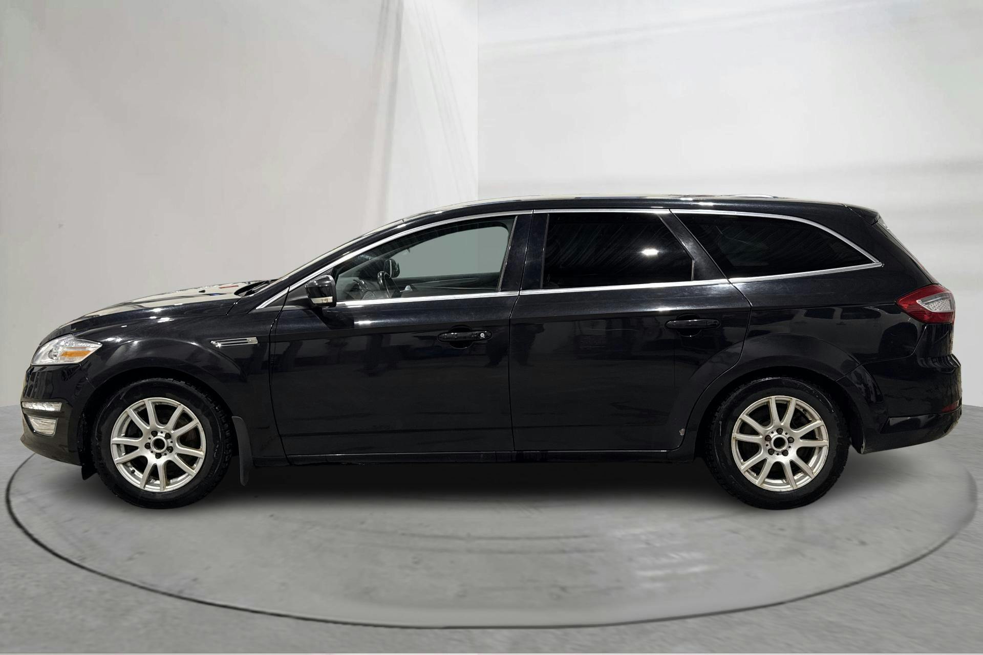 Presentation photo 2 of 13: Ford Mondeo 1.6 Duratorq TDCi Kombi (116hk) - 220 660 km - Manual - black - 2011