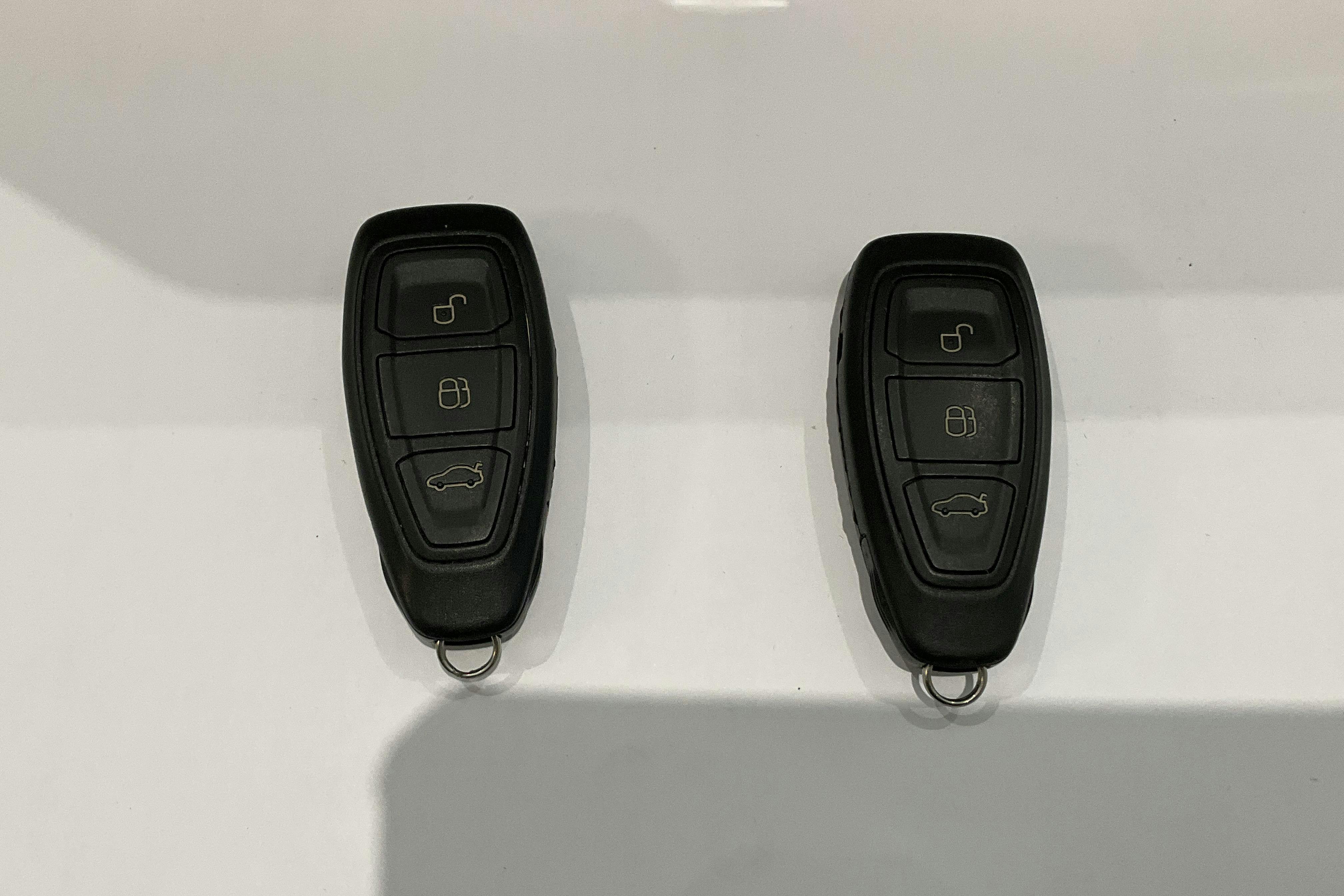 Presentation photo 13 of 13: Ford Mondeo 1.6 Duratorq TDCi Kombi (116hk) - 220 660 km - Manual - black - 2011