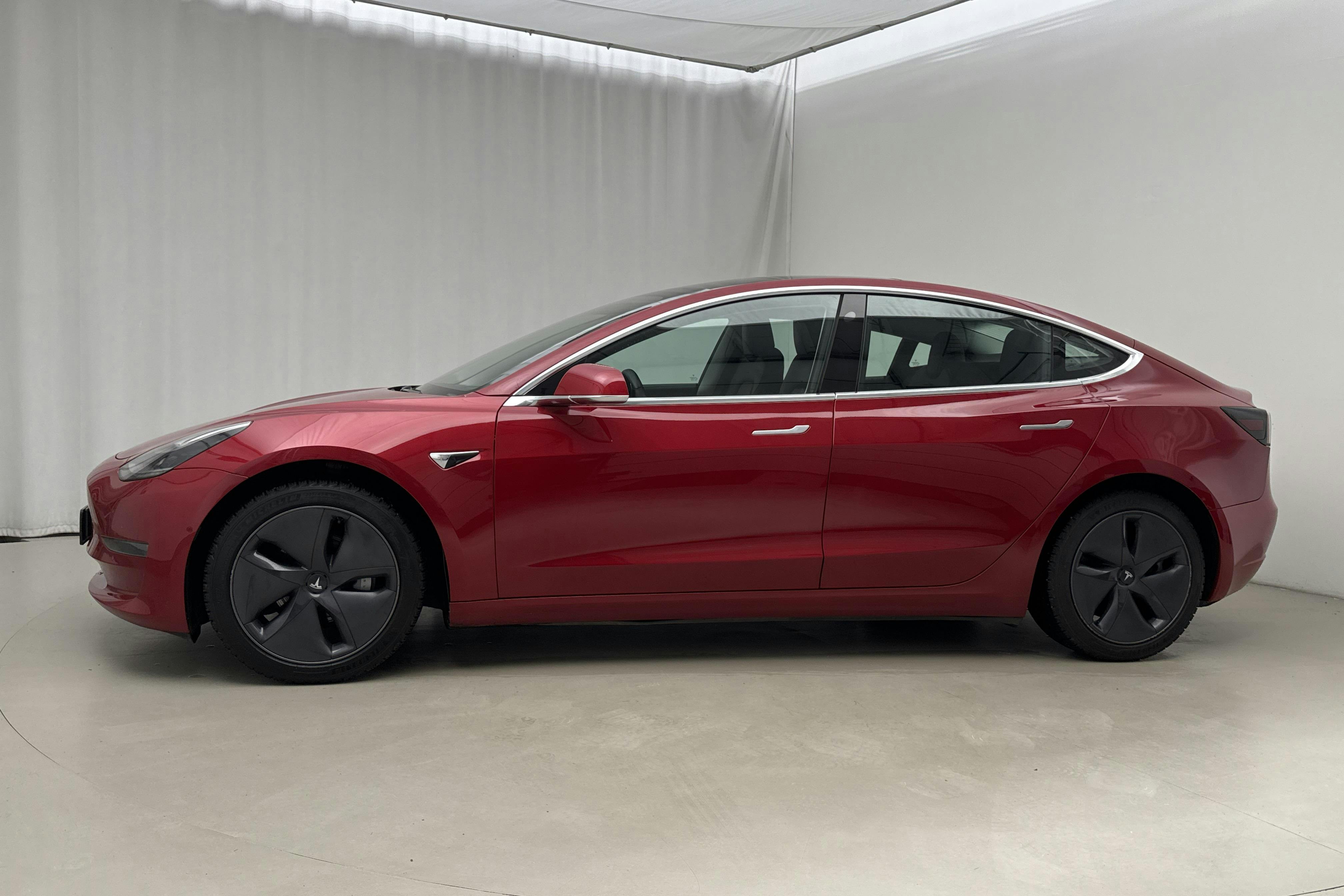 Esittelykuva 2 osoitteesta 23: Tesla Model 3 Long Range Dual Motor AWD - 137 120 km - Automaattinen - punainen - 2019