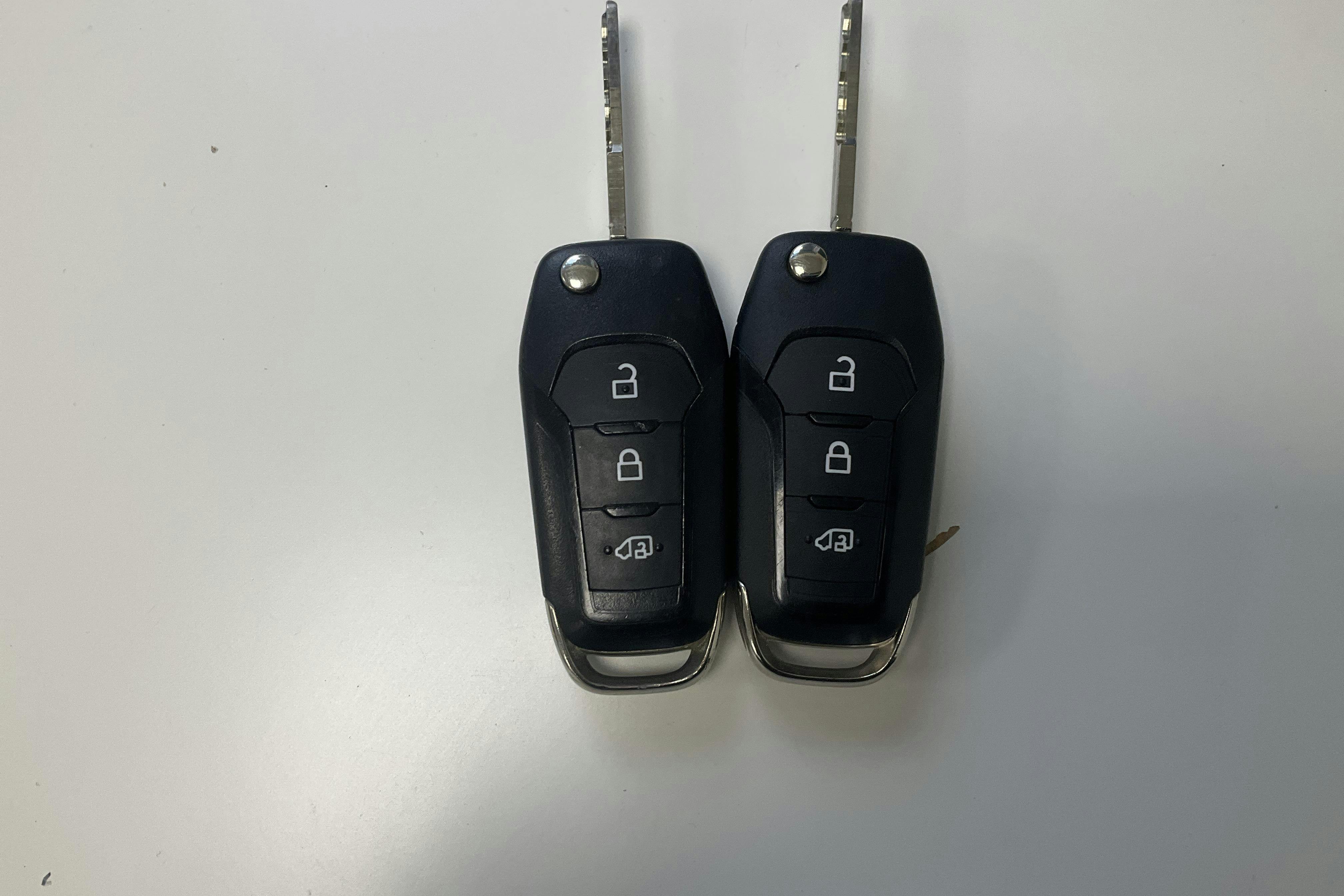 Esitlusfoto 15 aadressil 15: Ford Transit Connect 1.5 TDCi (120hk) - 155 040 km - Automaatne - valge - 2021