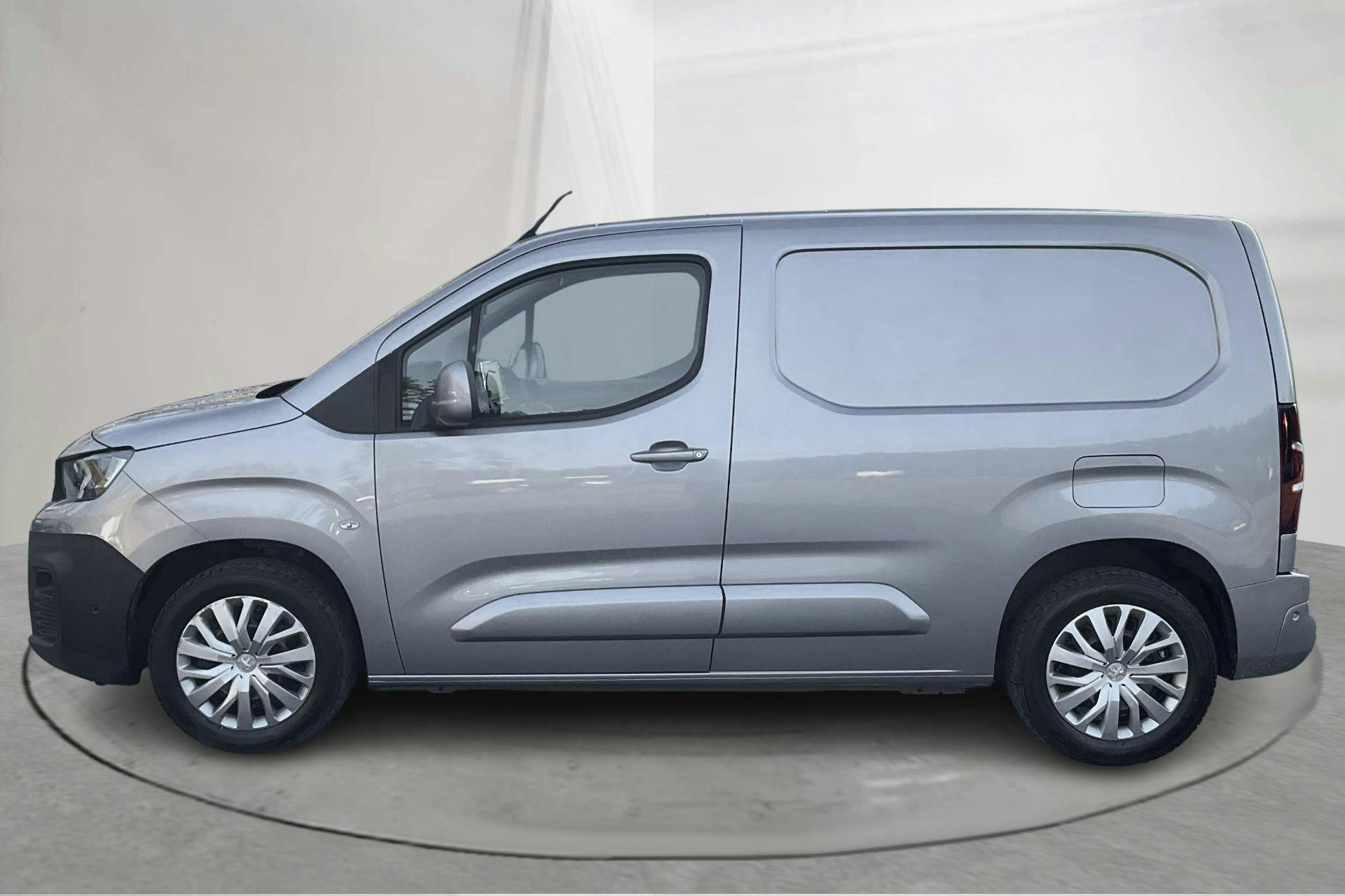 Presentation photo 2 of 13: Peugeot Partner 1.5 HDI Skåp (130hk) - 106 780 km - Automatic - gray - 2019