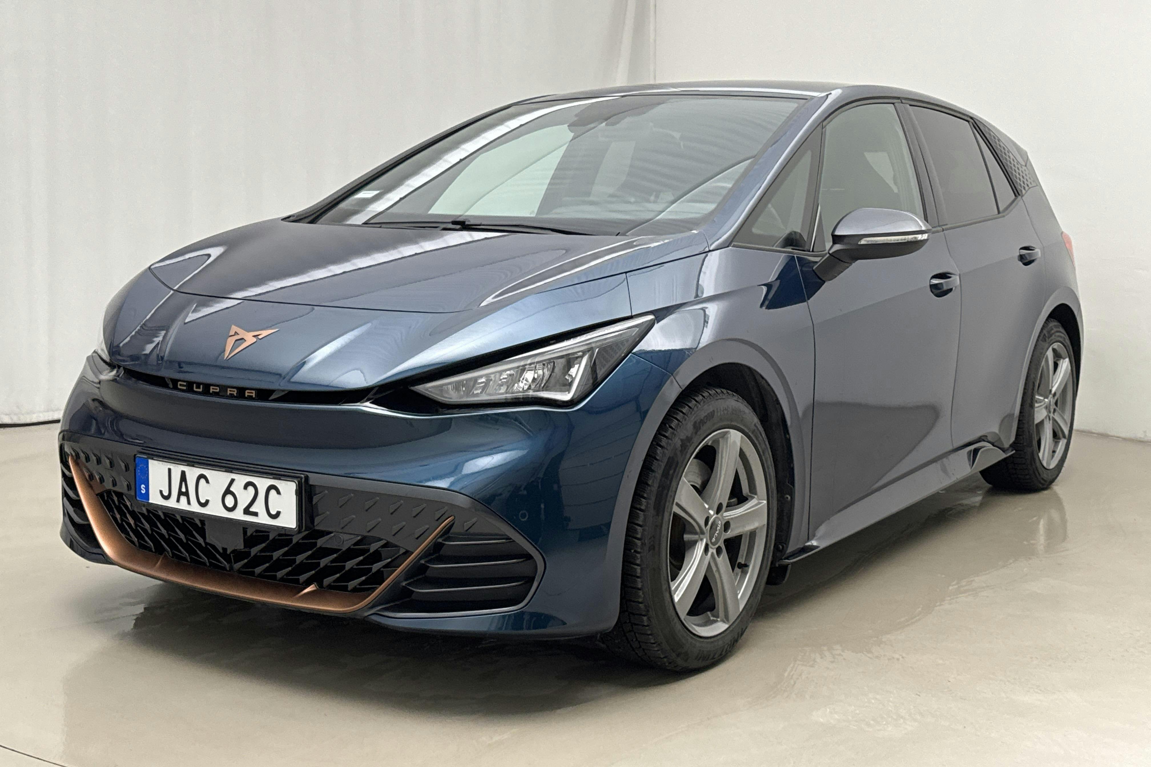 Presentation photo 1 of 20: Cupra Born 58 kWh (231hk) - 6 630 km - Automatic - blue - 2023