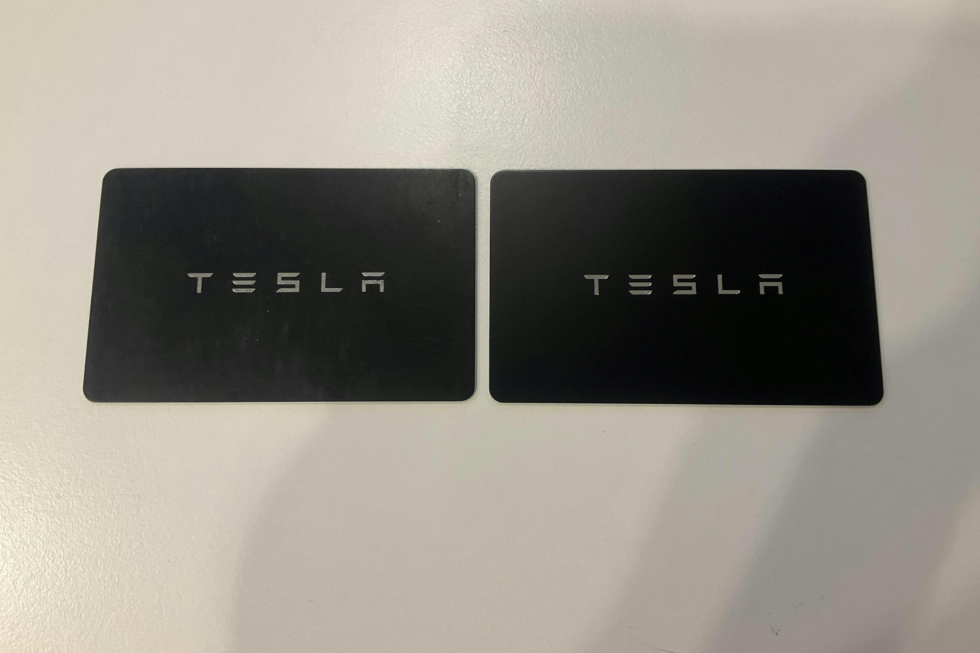 Presentation photo 20 of 20: Tesla Model 3 Long Range Dual Motor AWD - 150 250 km - Automatic - gray - 2023