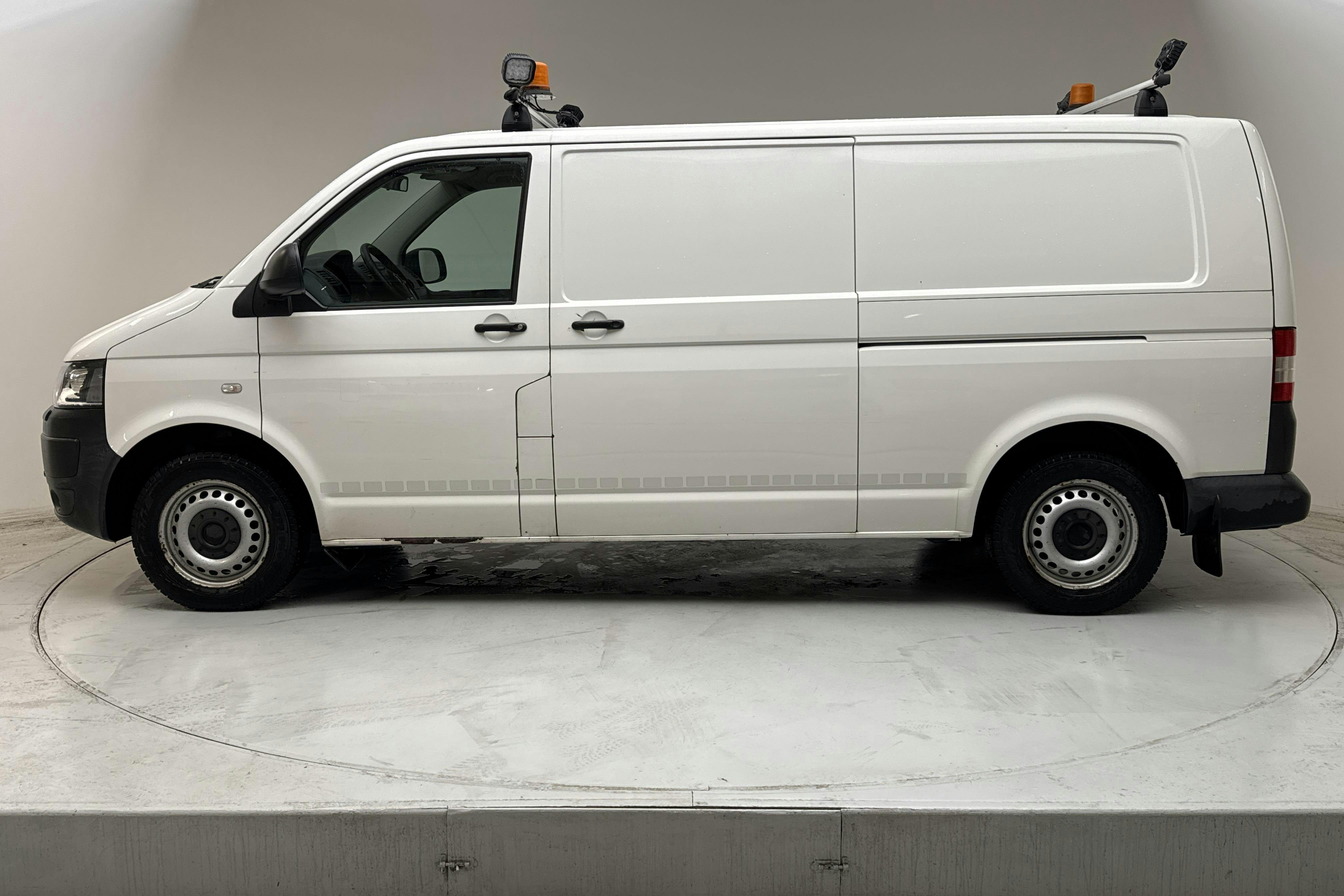 Presentation photo 2 of 16: VW Transporter T5 2.0 TDI (140hk) - 132 950 km - Automatic - white - 2014