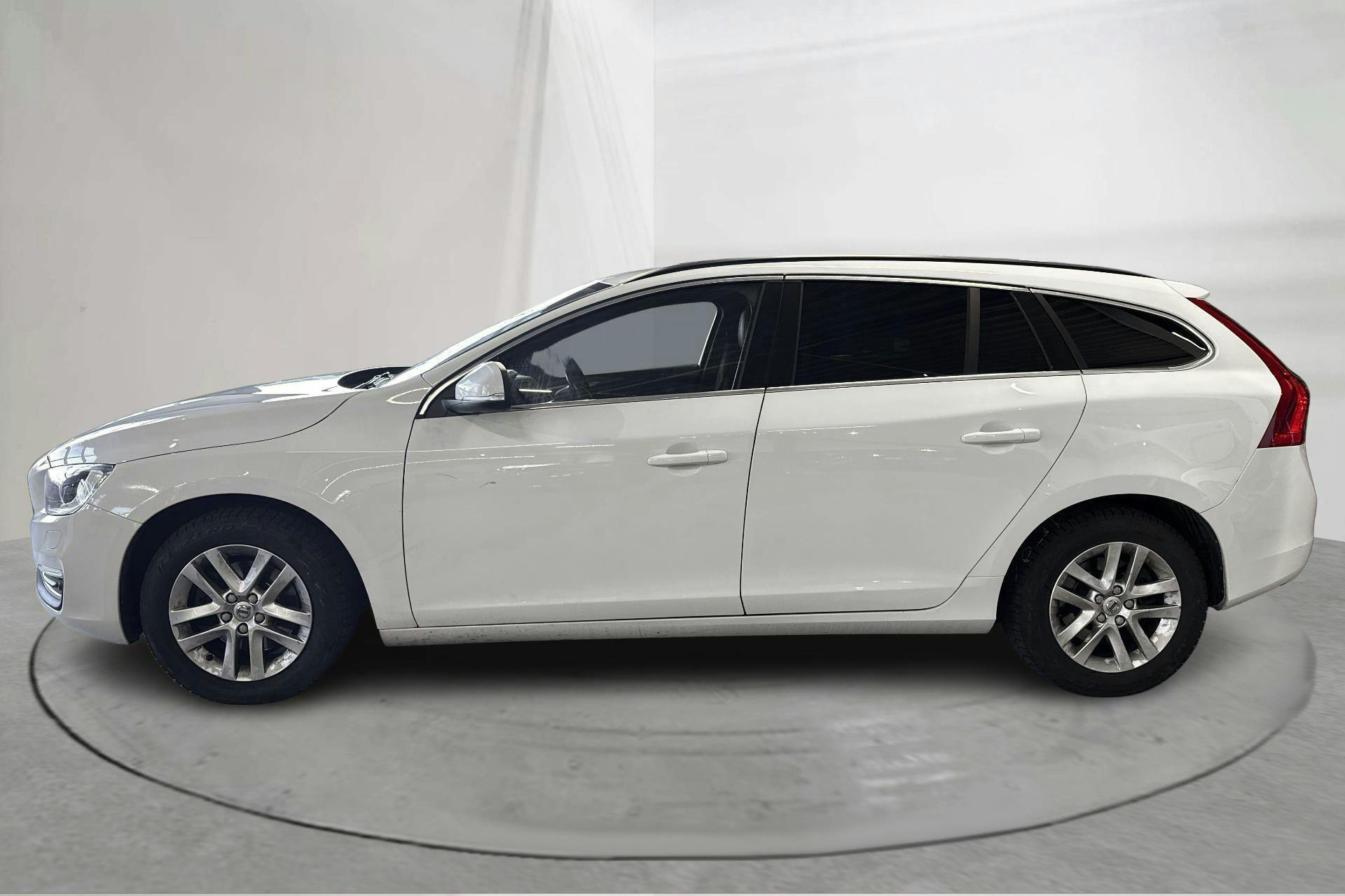 Presentationsfoto 2 av 15: Volvo V60 D3 (150hk) - 16 048 mil - Manuell - vit - 2018