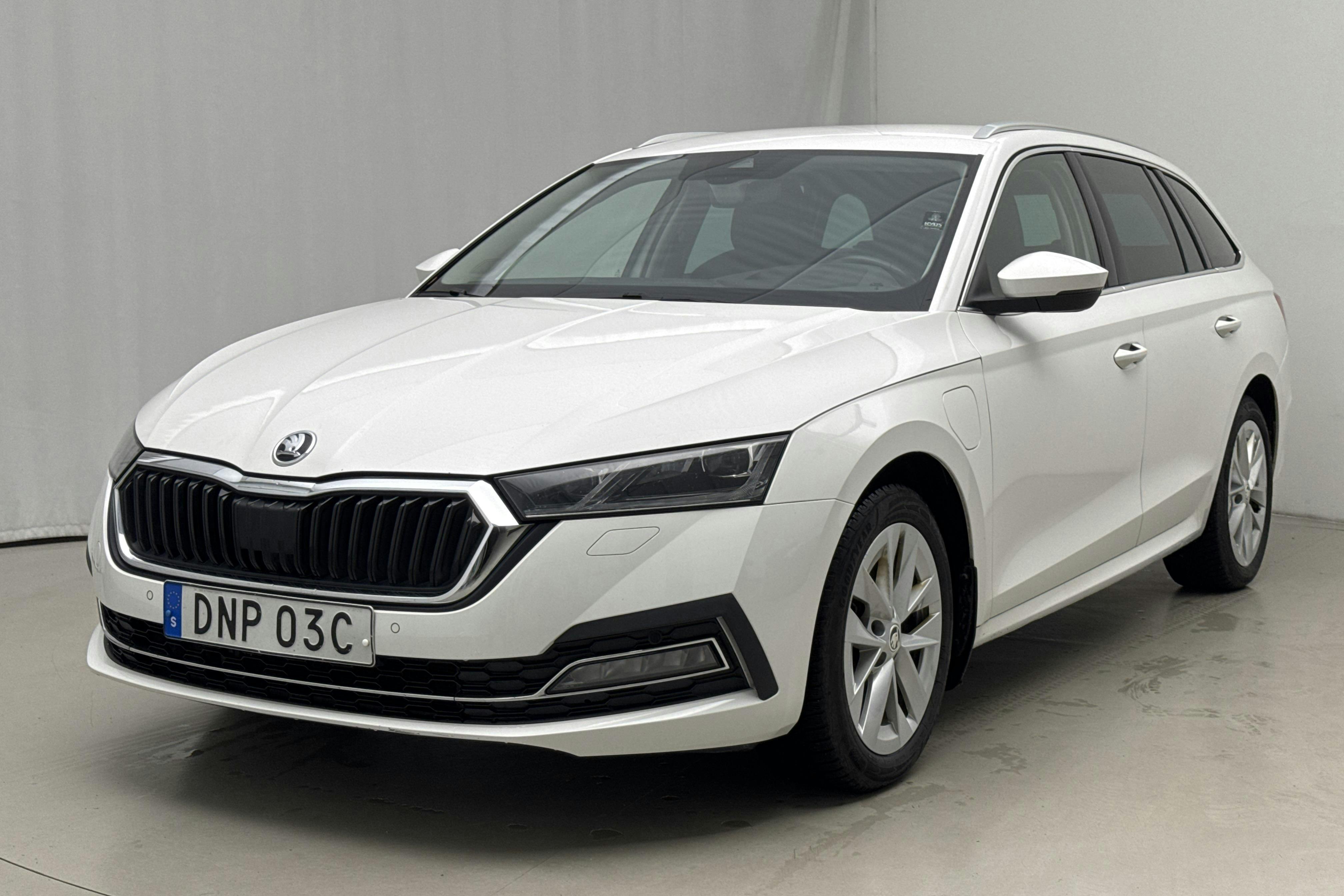 Skoda Octavia 1.4 iV PHEV Combi (204hk) - 141 920 km - Automatyczna - biały - 2021