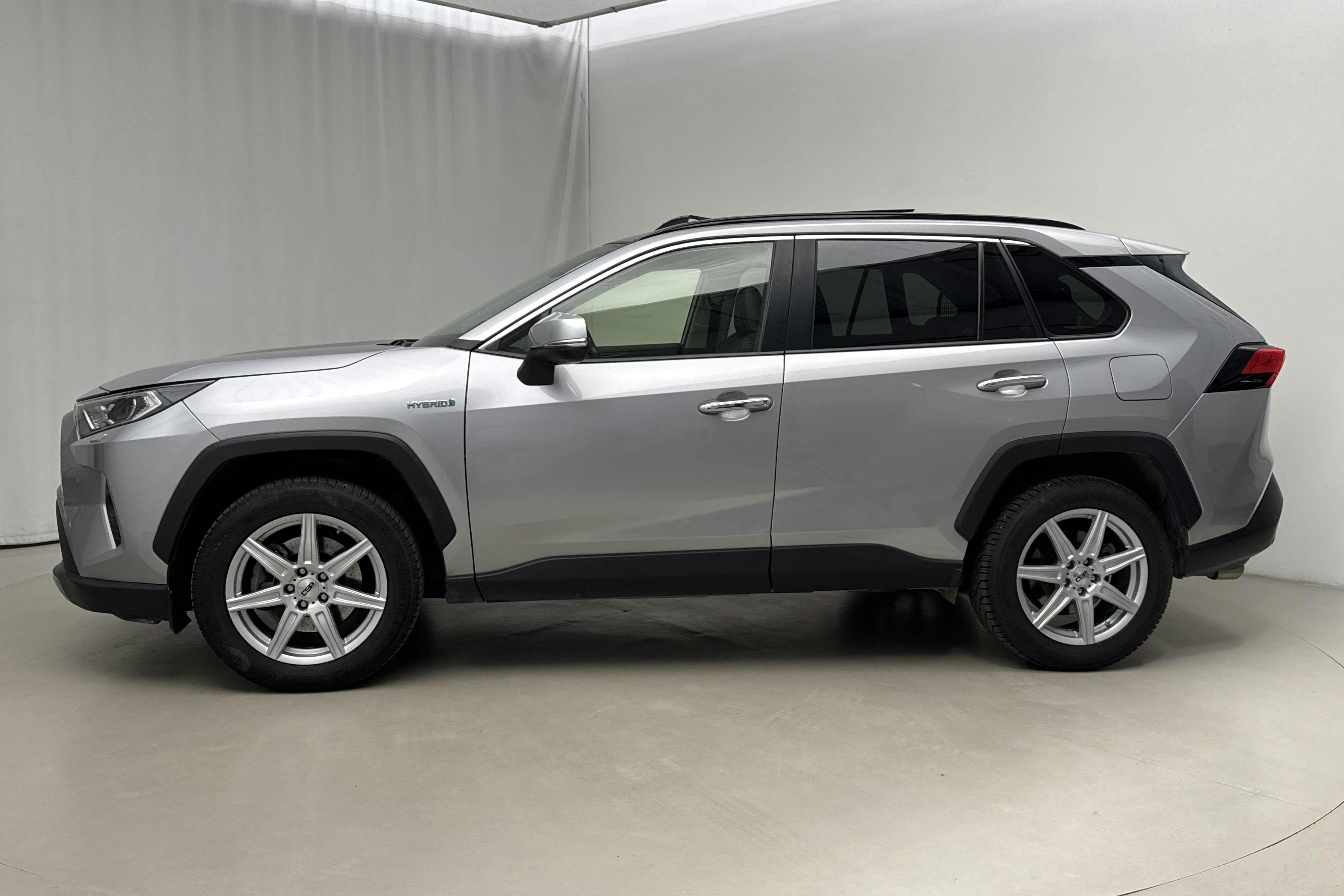 Presentation photo 2 of 21: Toyota RAV4 2.5 HSD AWD (222hk) - 120 740 km - Automatic - silver - 2020