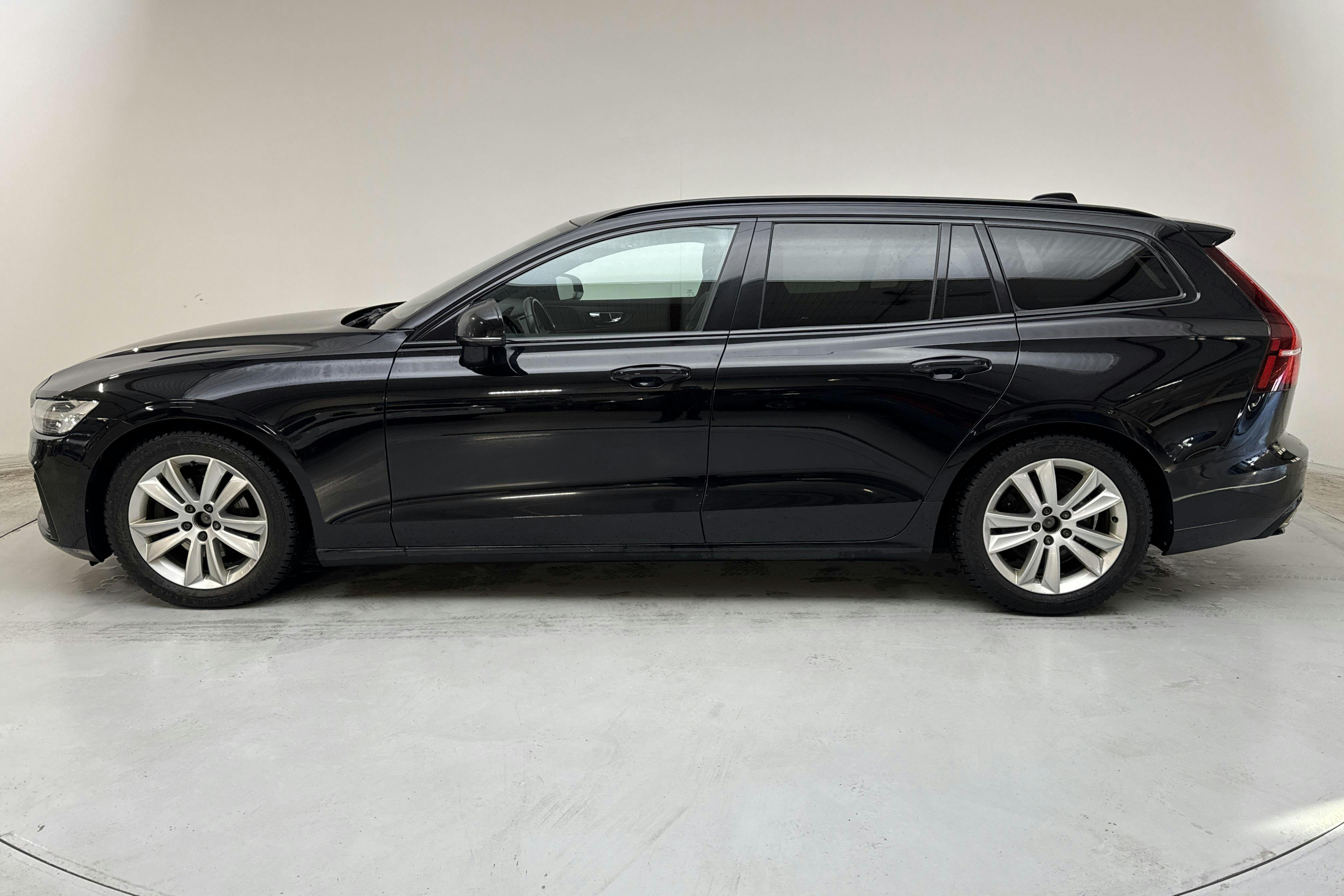 Esitlusfoto 2 aadressil 15: Volvo V60 D3 AWD (150hk) - 195 840 km - Automaatne - must - 2019