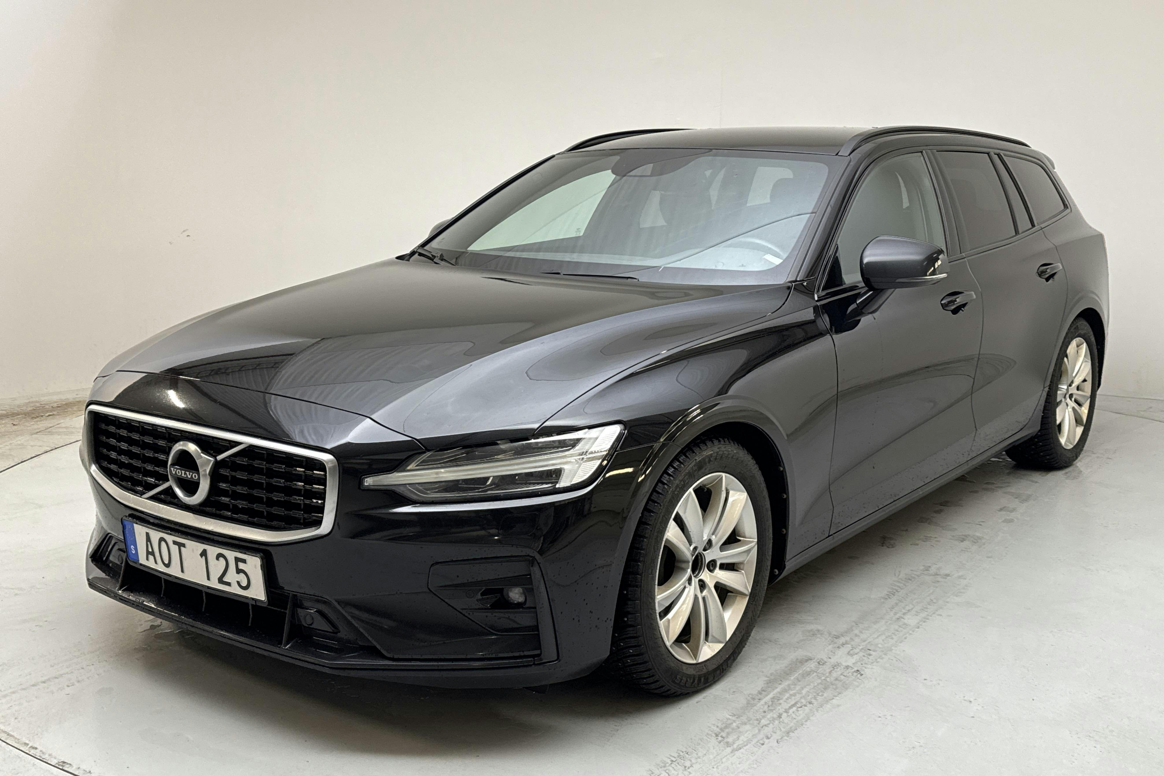 Esitlusfoto 1 aadressil 15: Volvo V60 D3 AWD (150hk) - 195 840 km - Automaatne - must - 2019
