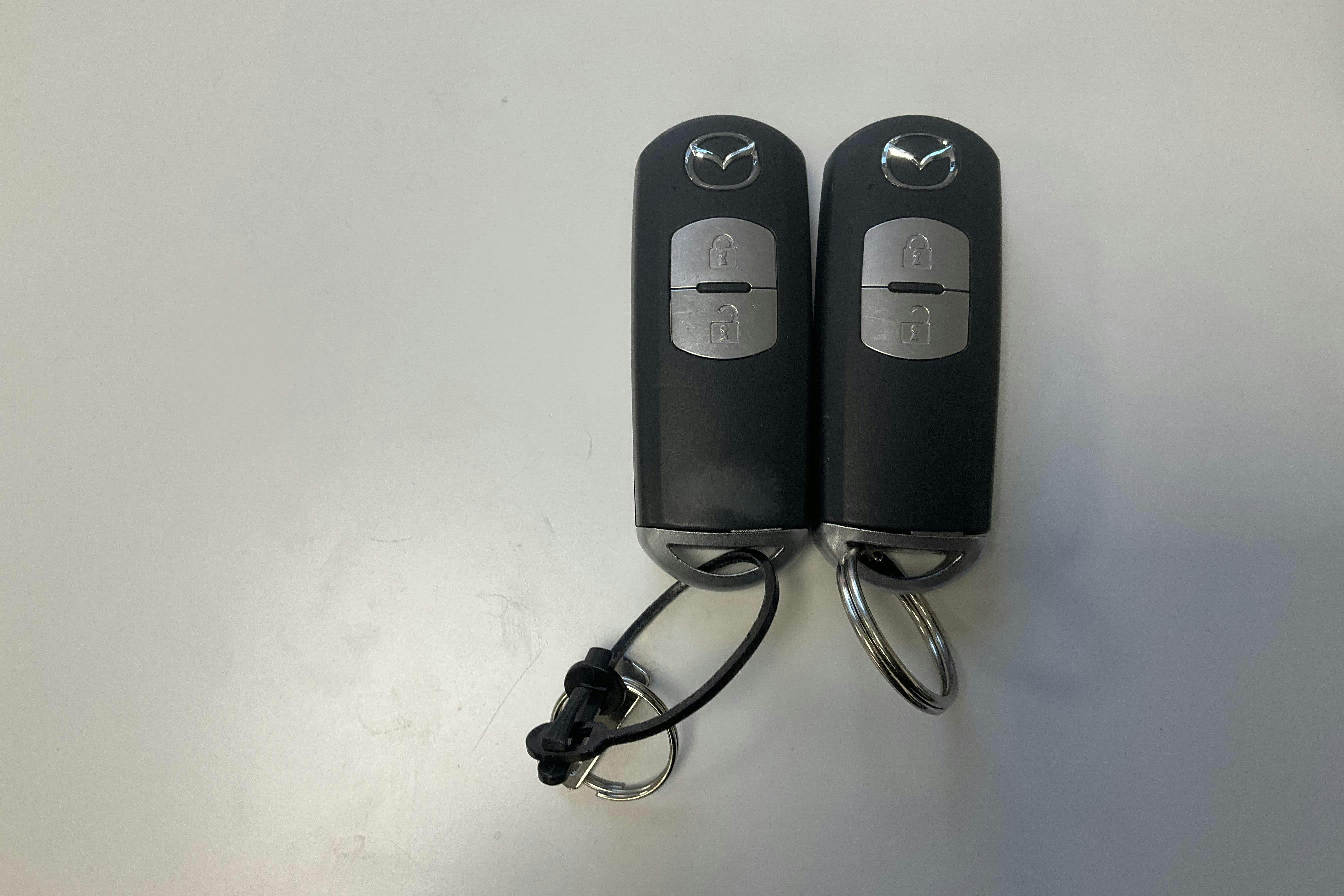 Presentation photo 15 of 15: Mazda 3 2.0 5dr (120hk) - 106 840 km - Automatic - red - 2015