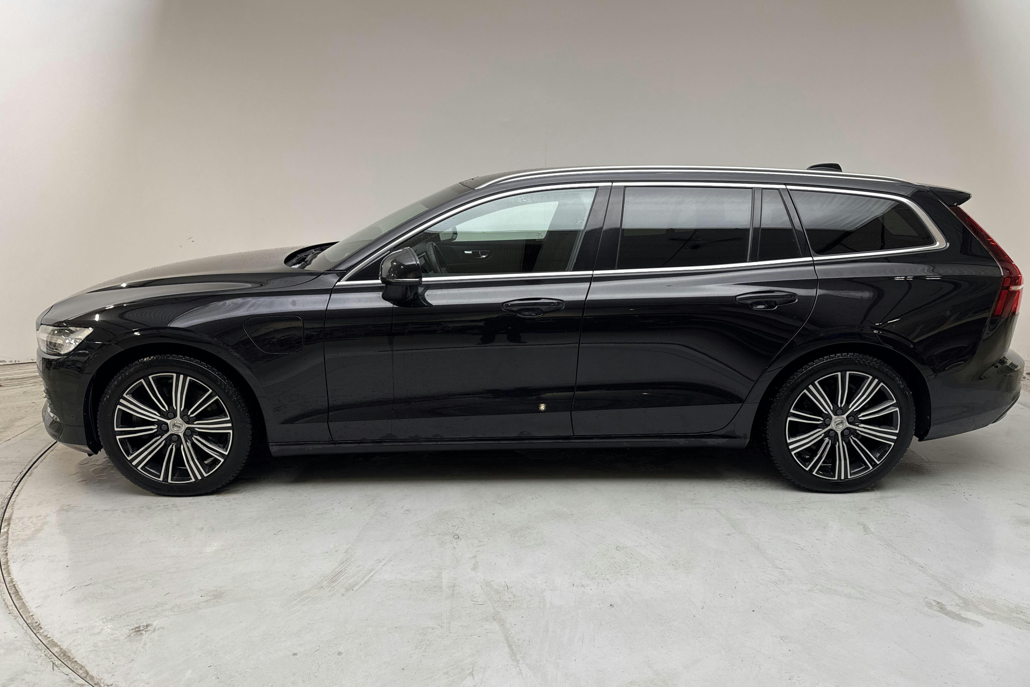 Presentation photo 2 of 18: Volvo V60 T6 AWD Recharge (350hk) - 70 260 km - Automatic - black - 2023