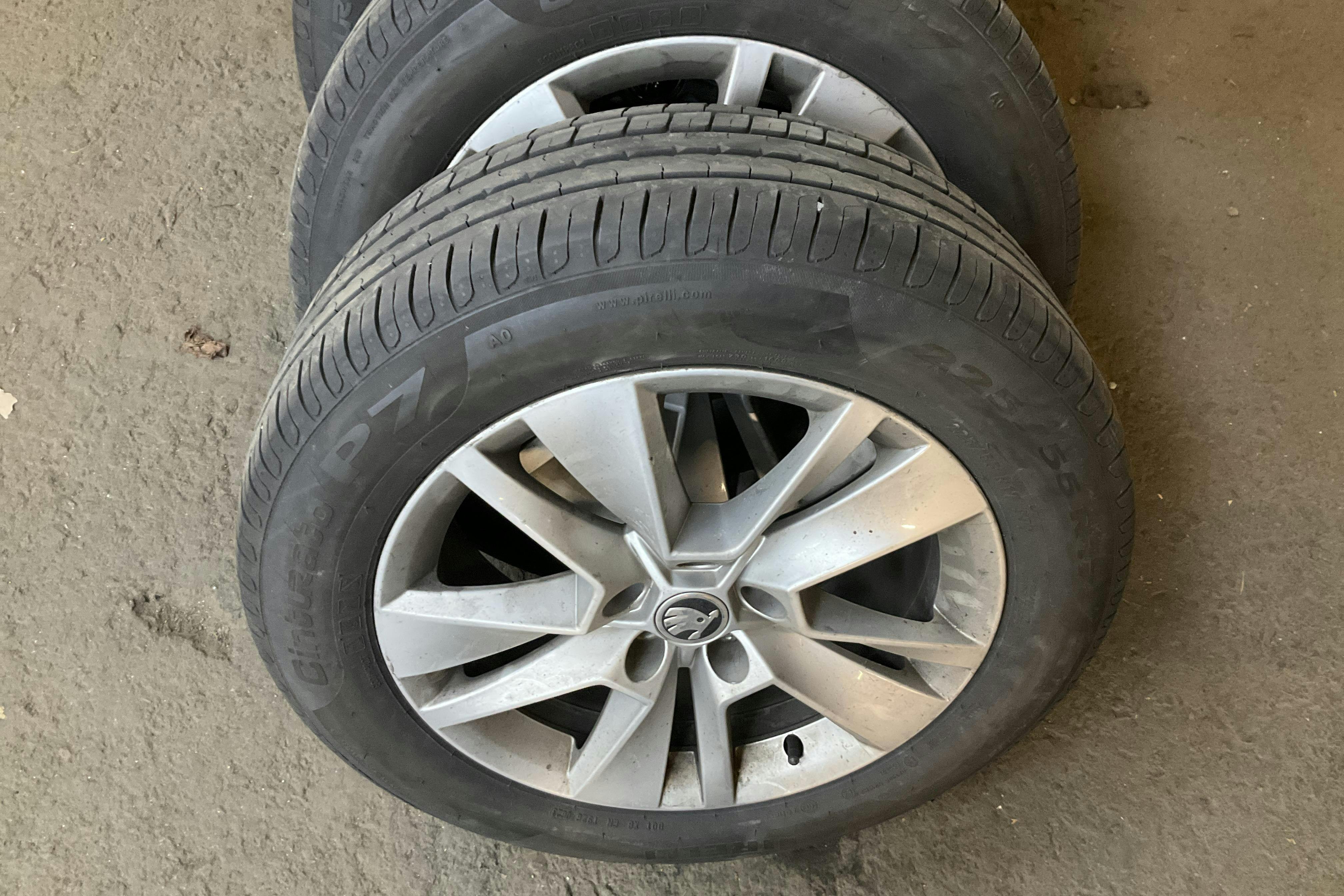 Presentation photo 15 of 15: Skoda Karoq 2.0 TDI 4X4 (150hk) - 218 520 km - Automatic - white - 2020