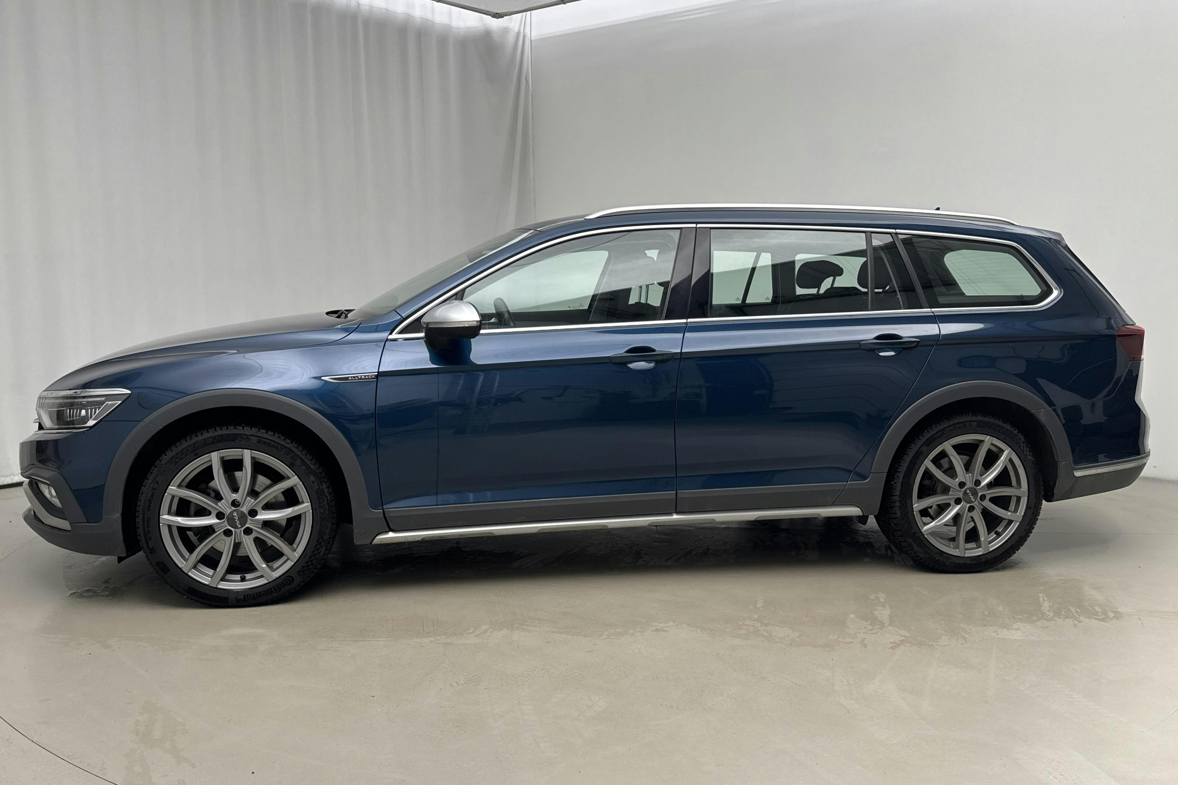 Presentation photo 2 of 18: VW Passat 2.0 TDI Sportscombi 4MOTION (190hk) - 134 750 km - Automatic - blue - 2021