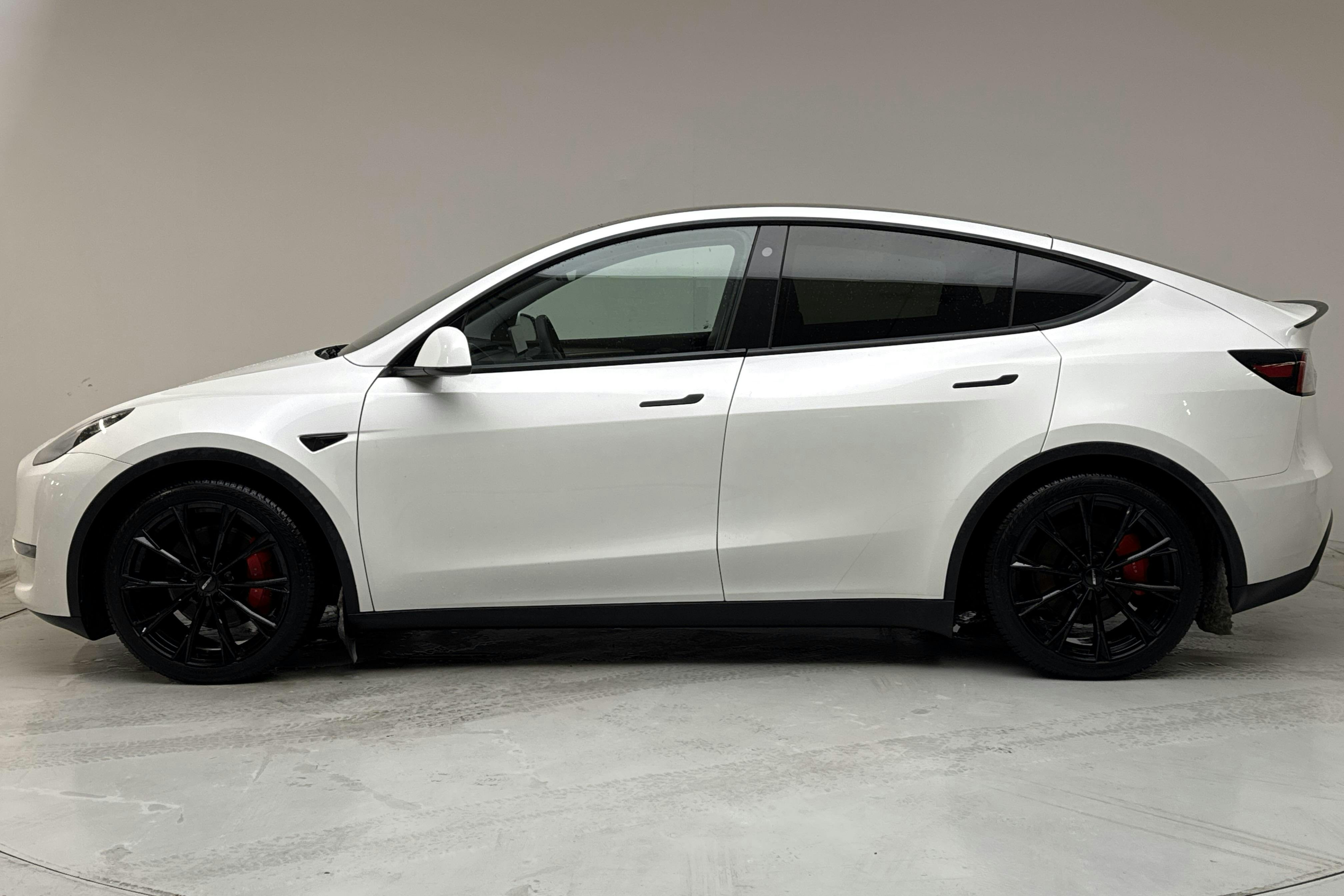 Presentation photo 2 of 20: Tesla Model Y Performance Dual Motor AWD - 43 280 km - Automatic - white - 2023