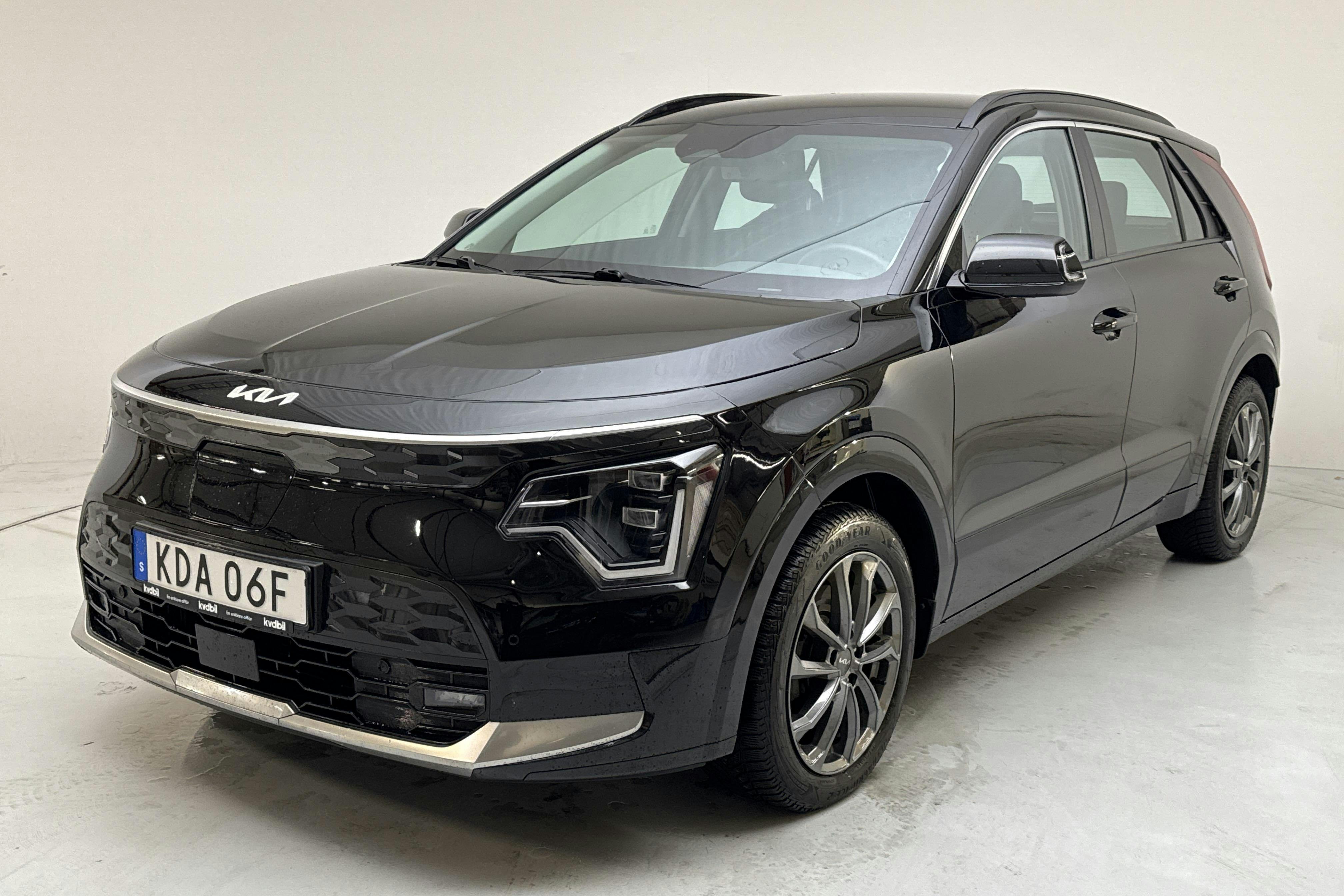 Presentation photo 1 of 16: KIA Niro EV 65kWh (204hk) - 95 110 km - Automatic - black - 2023