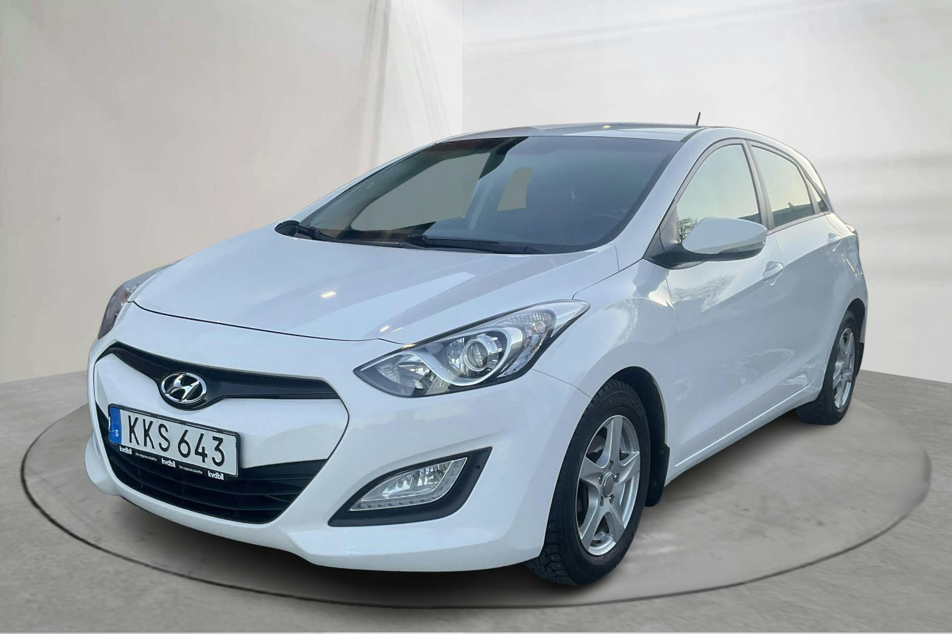 Presentation photo 1 of 14: Hyundai i30 1.6 GDI 5dr (135hk) - 111 770 km - Manual - white - 2014