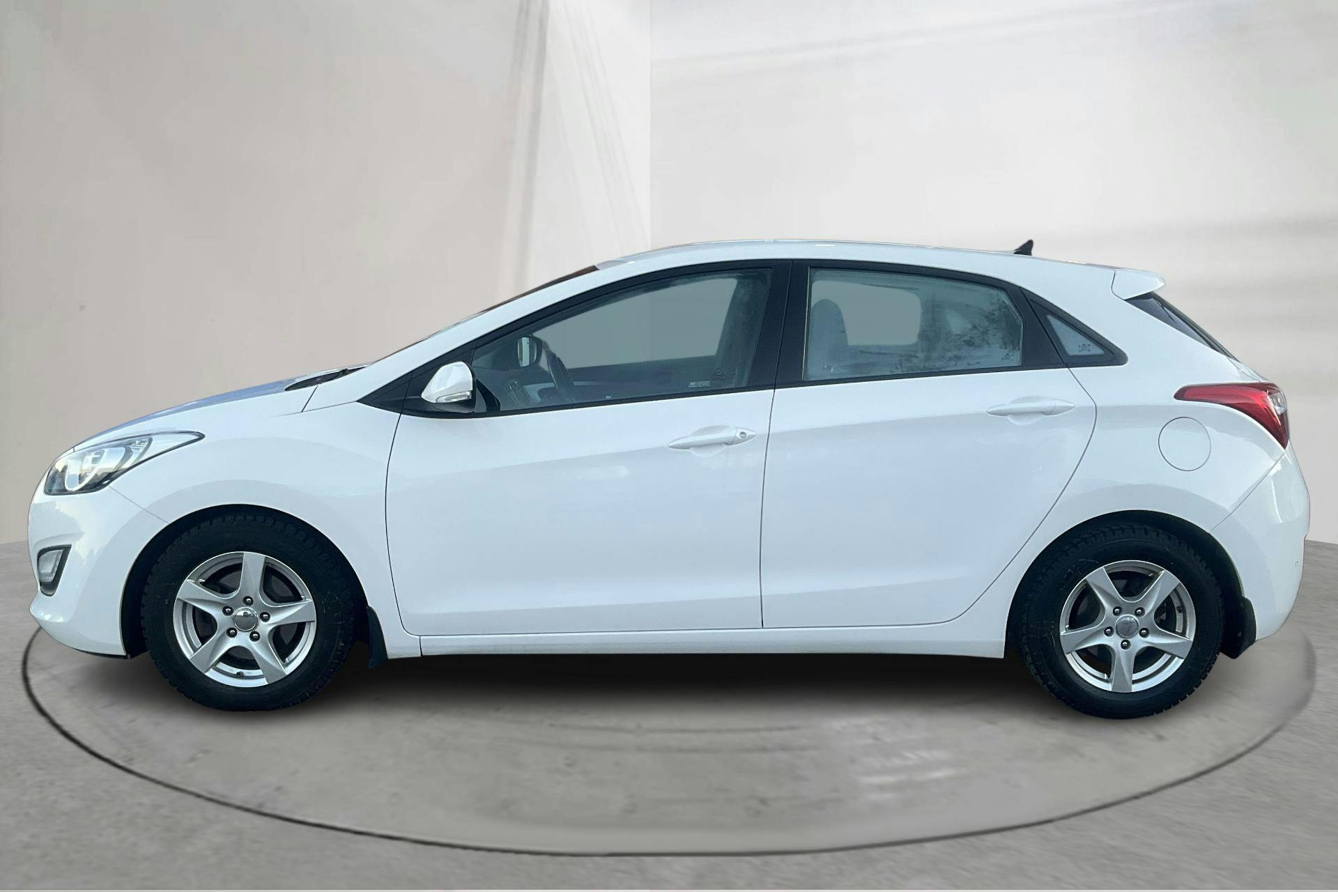 Presentation photo 2 of 14: Hyundai i30 1.6 GDI 5dr (135hk) - 111 770 km - Manual - white - 2014