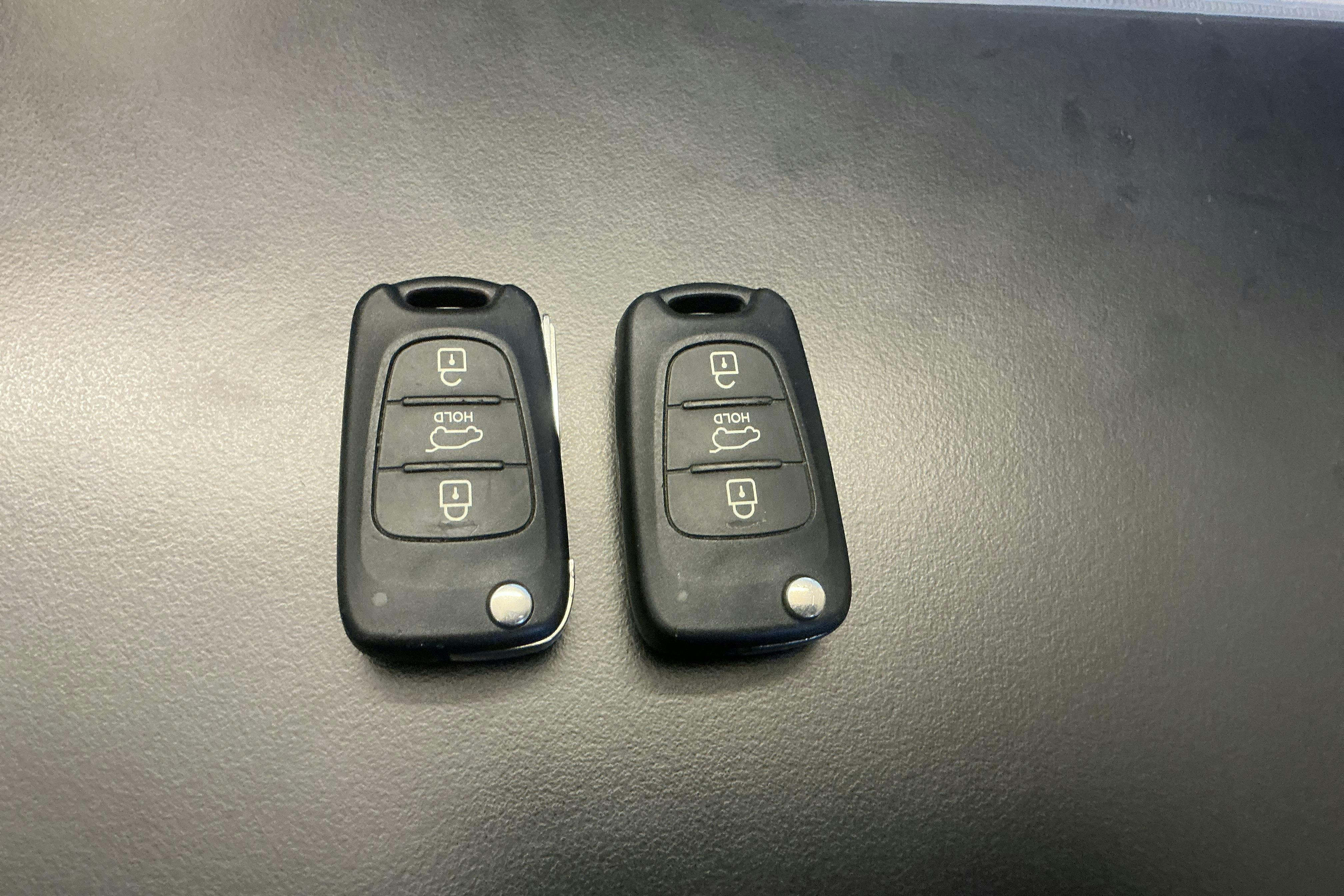 Presentation photo 14 of 14: Hyundai i30 1.6 GDI 5dr (135hk) - 111 770 km - Manual - white - 2014