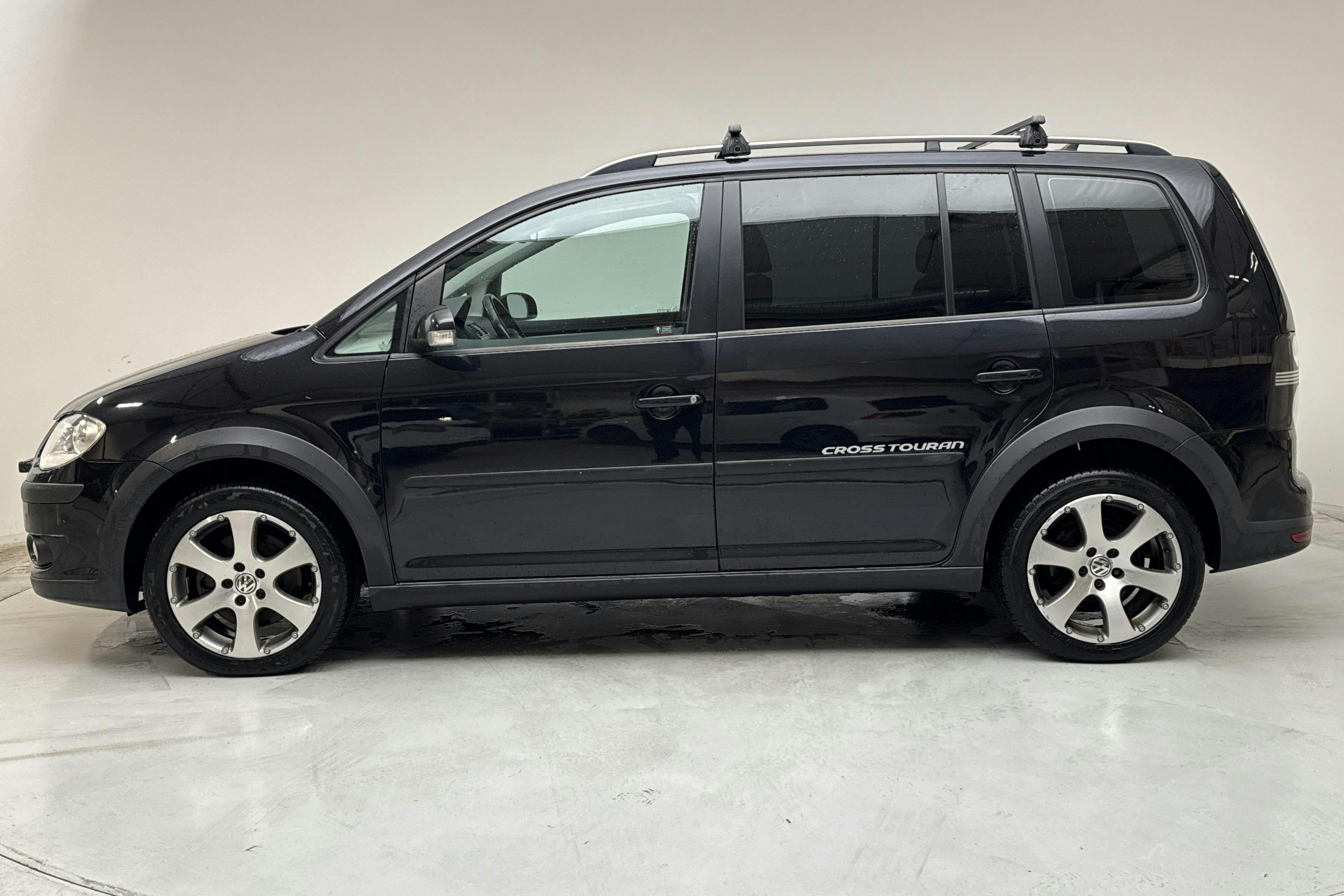 Esitlusfoto 2 aadressil 12: VW CrossTouran 2.0 TDI (170hk) - 283 560 km - Automaatne - must - 2008