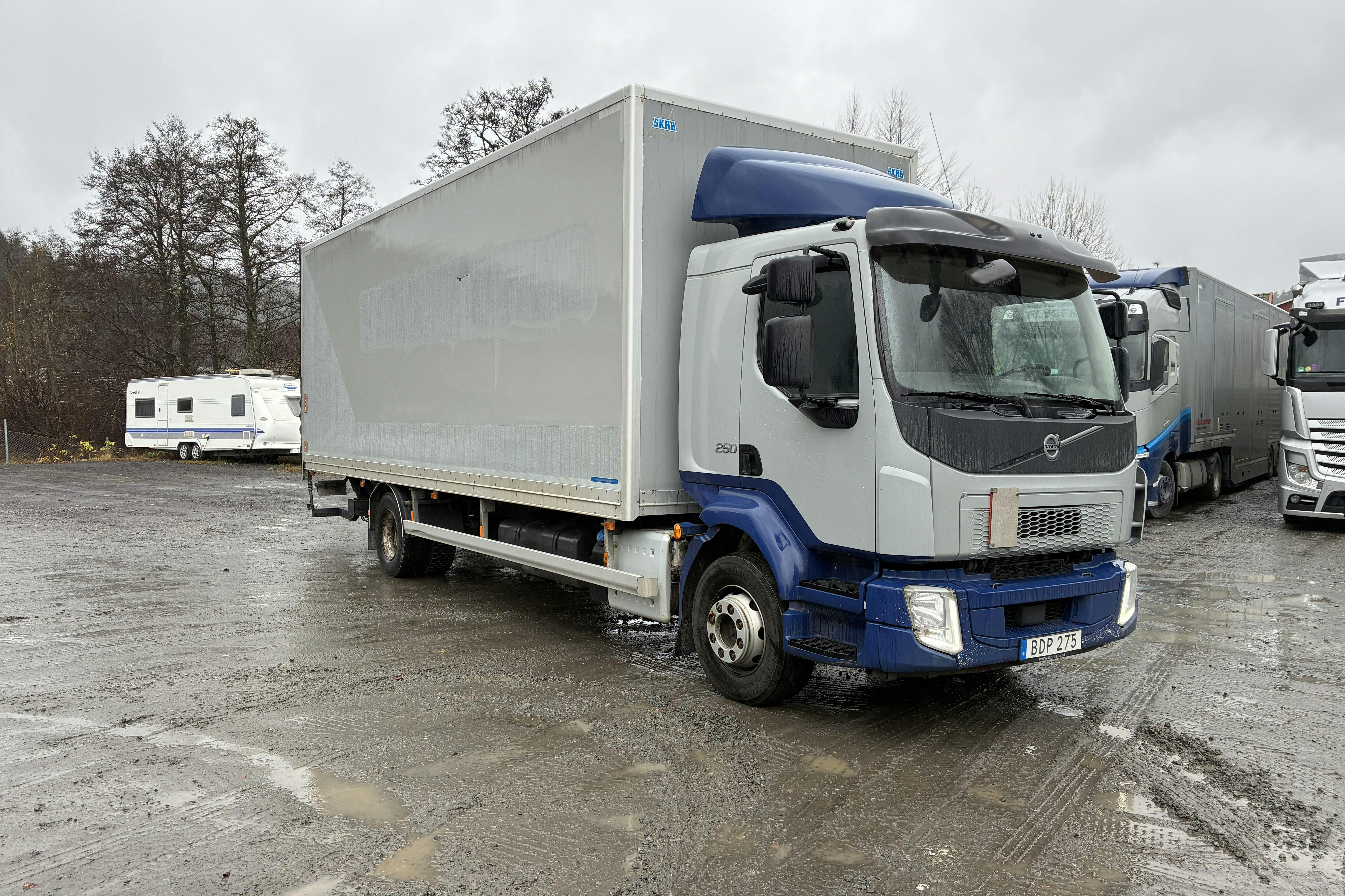 Presentation photo 2 of 64: VOLVO FL250 - 411 761 km - Automatic - 2016