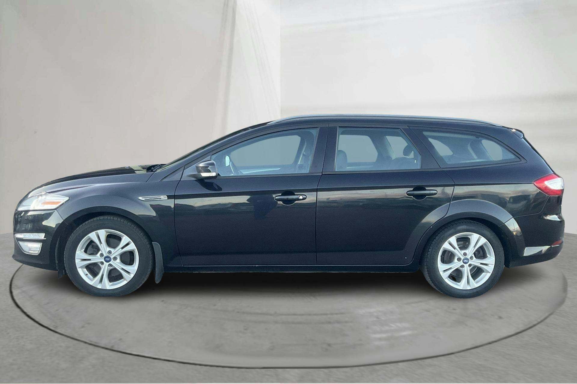 Presentation photo 2 of 12: Ford Mondeo 1.6 Duratorq TDCi Kombi (116hk) - 216 720 km - Manual - black - 2013