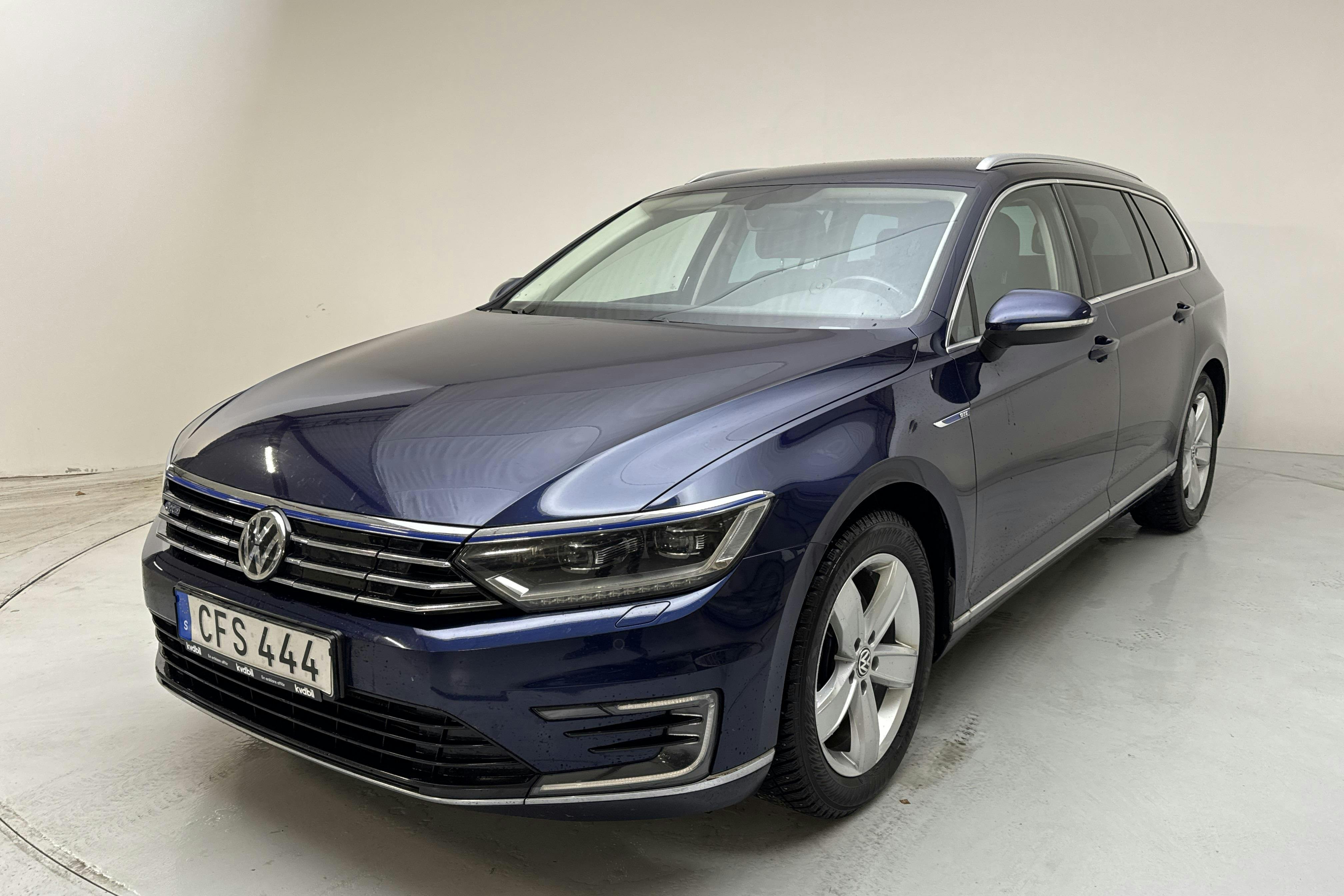 Presentation photo 1 of 16: VW Passat 1.4 Plug-in-Hybrid Sportscombi (218hk) - 131 340 km - Automatic - Dark Blue - 2018