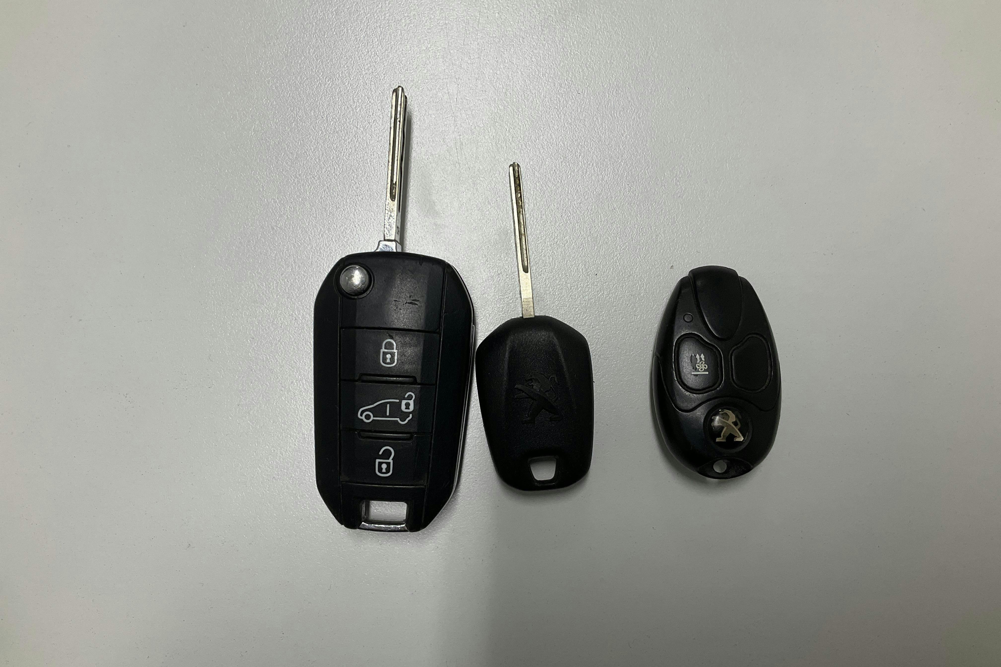 Presentation photo 14 of 14: Peugeot Expert BlueHDi Skåp (122hk) - 142 240 km - Automatic - white - 2020