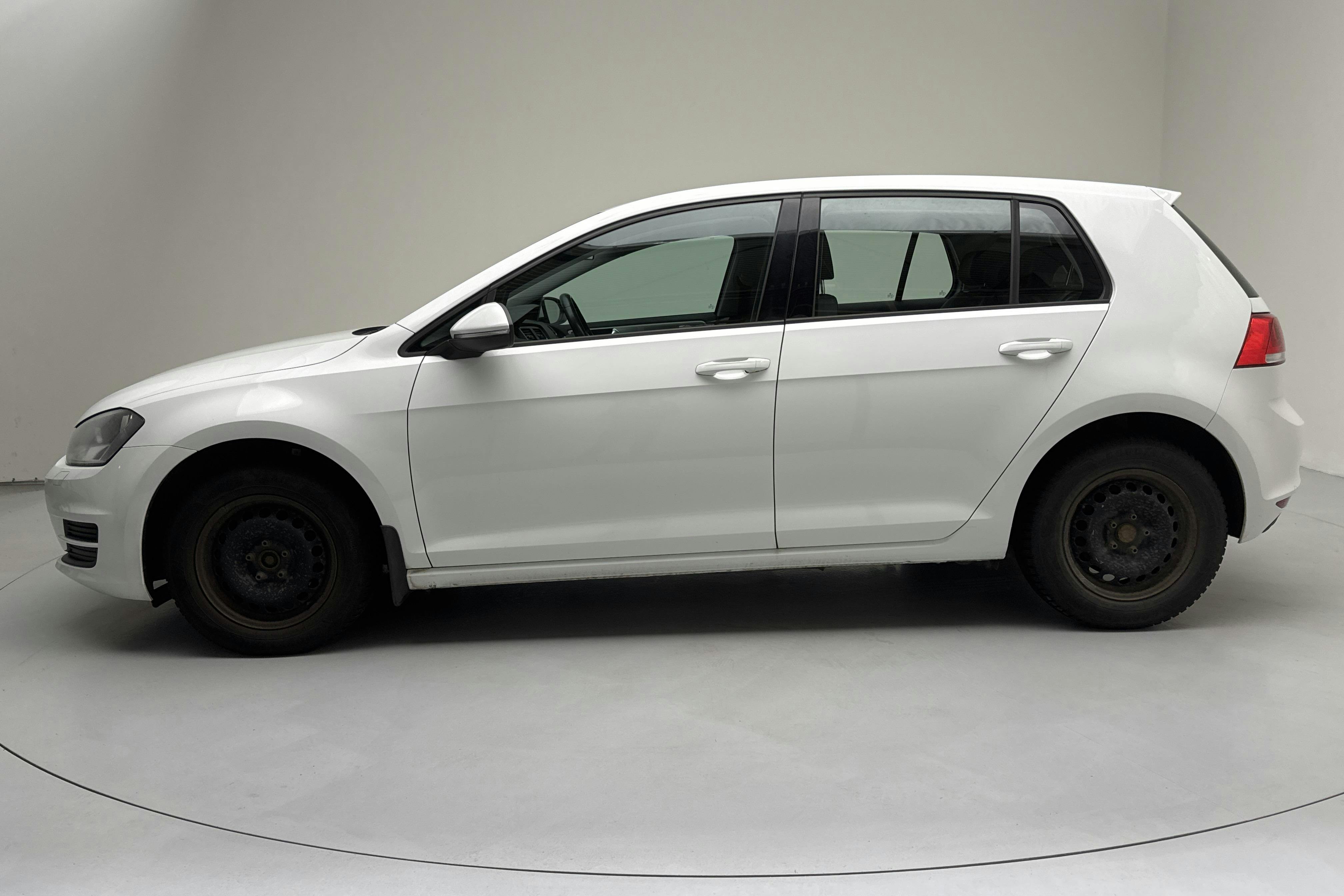 Presentation photo 2 of 12: VW Golf VII 1.2 TSI 5dr (105hk) - 202 950 km - Manual - white - 2015