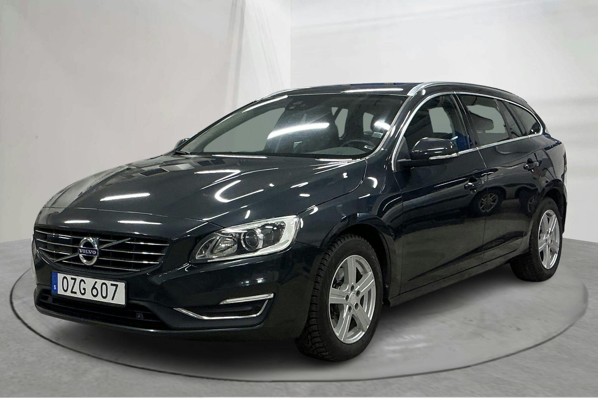 Presentation photo 1 of 17: Volvo V60 D4 (190hk) - 246 690 km - Automatic - gray - 2016
