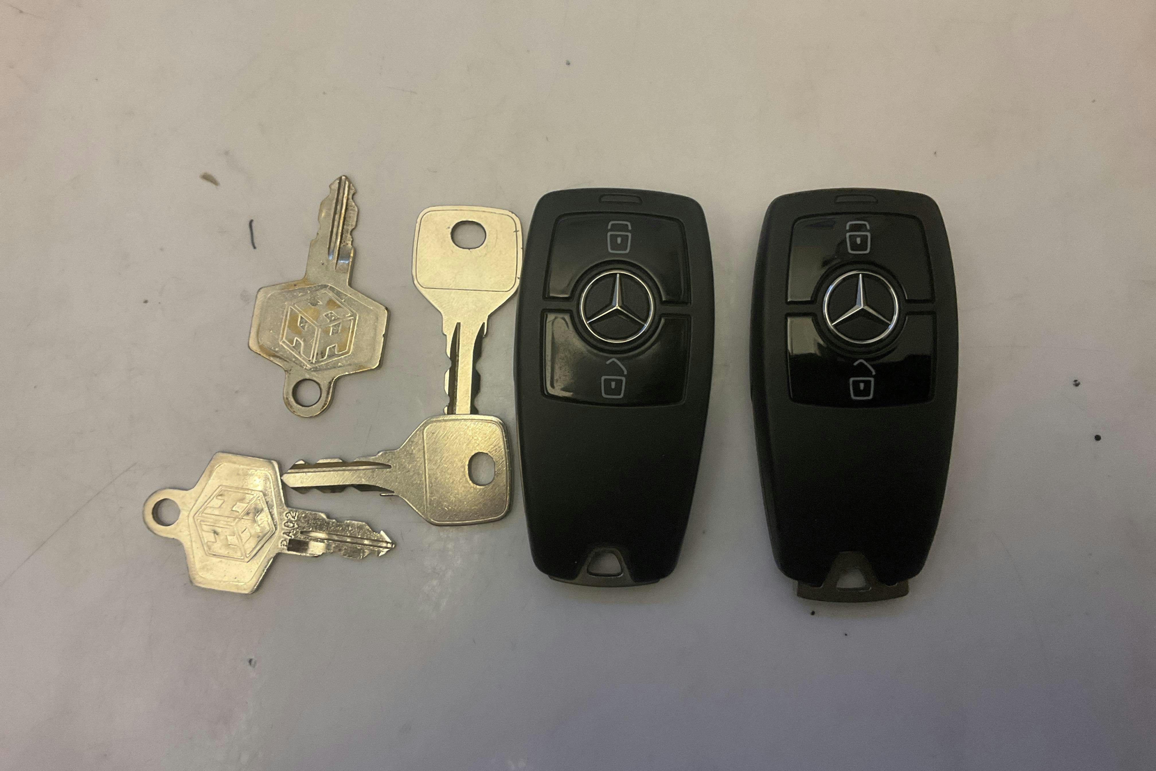 Presentation photo 16 of 16: Mercedes Sprinter 319 CDI Volymskåp RWD (190hk) - 303 760 km - Automatic - white - 2020