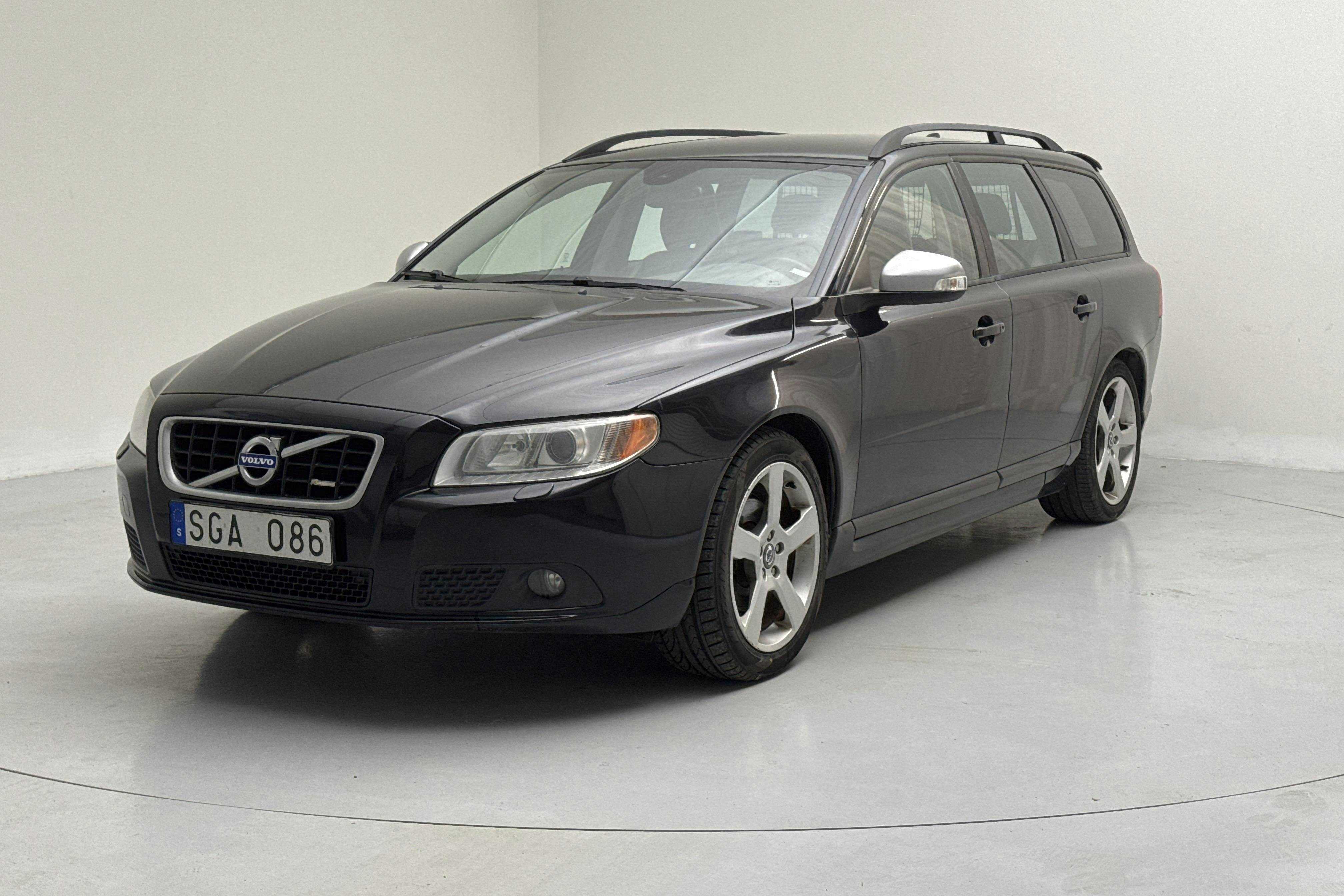 Presentation photo 1 of 11: Volvo V70 II T4 (180hk) - 257 300 km - Manual - black - 2011