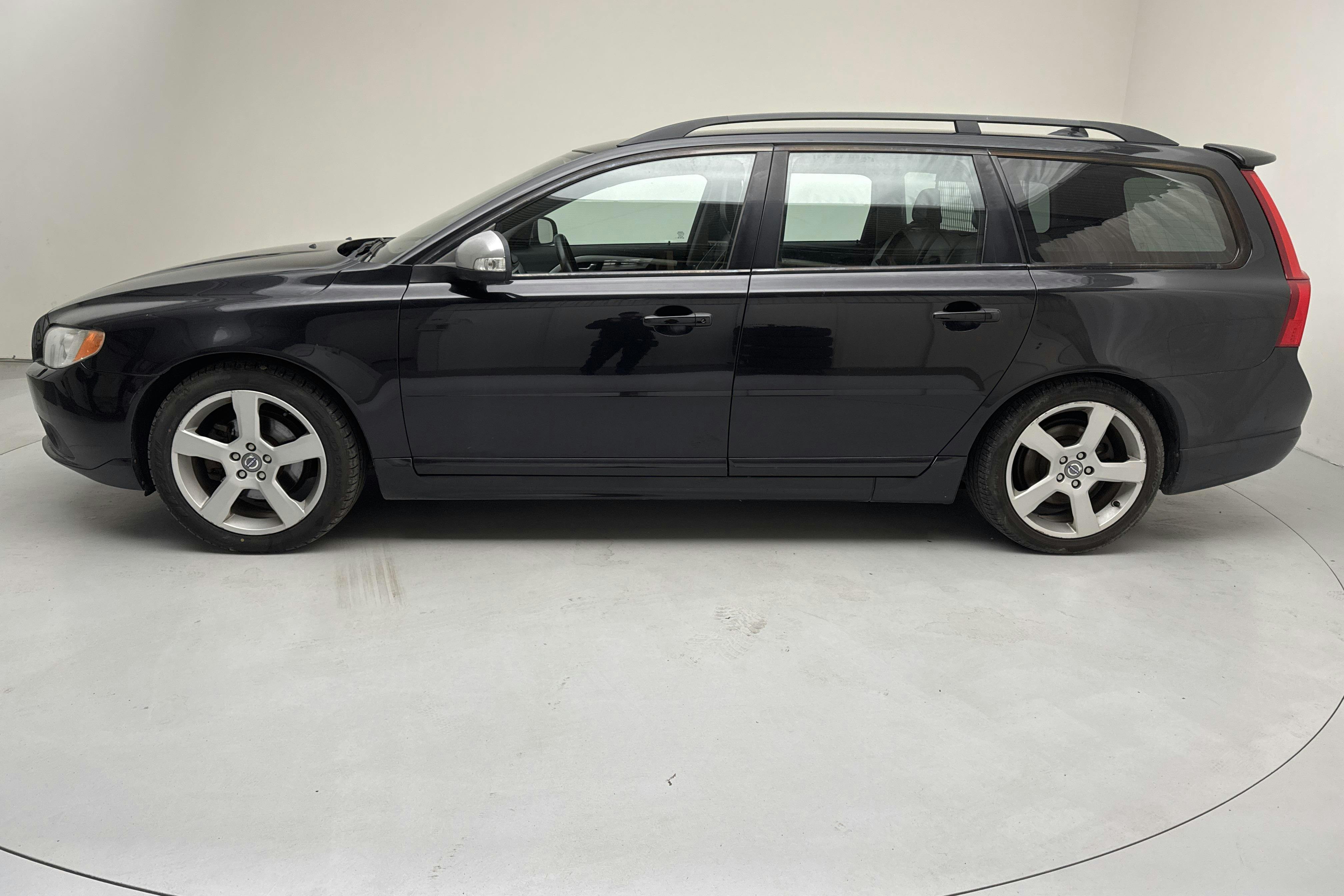 Presentation photo 2 of 11: Volvo V70 II T4 (180hk) - 257 300 km - Manual - black - 2011