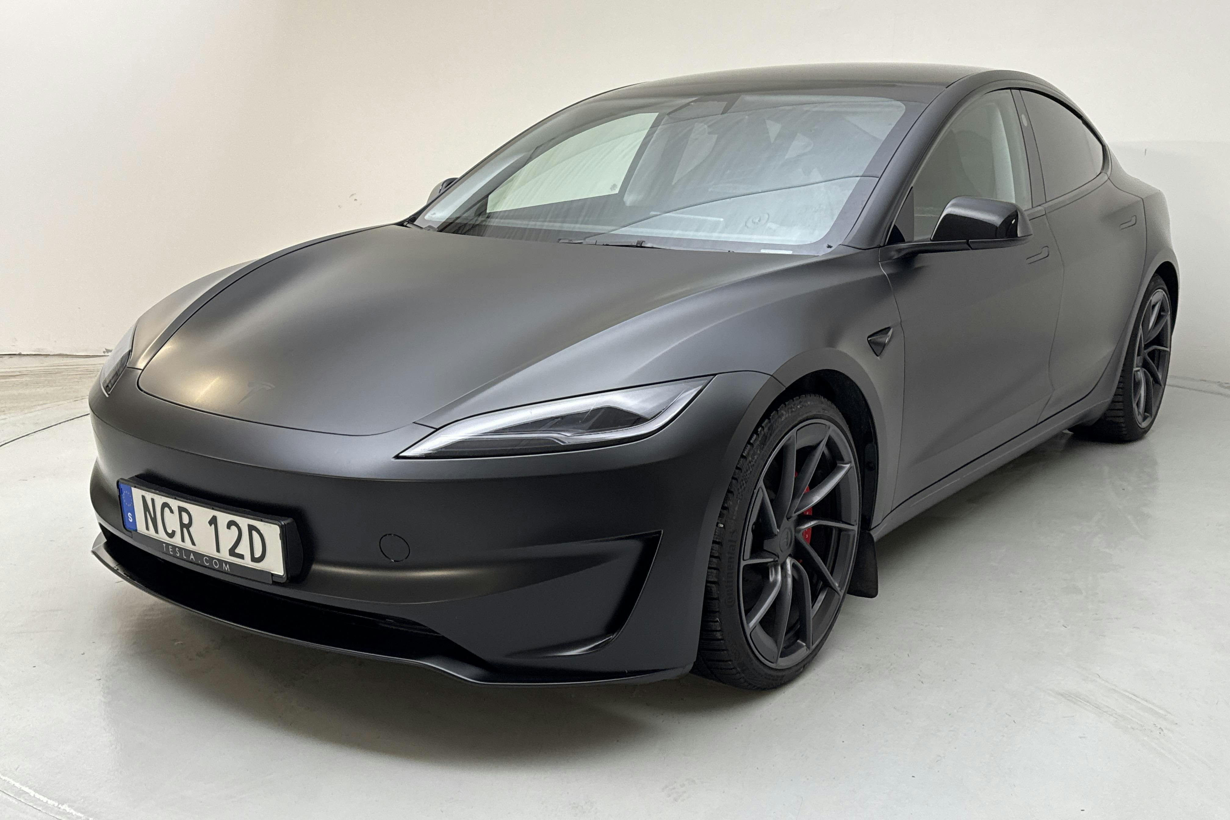 Presentationsfoto 1 av 25: Tesla Model 3 Performance AWD - 3 194 mil - Automat - svart - 2024