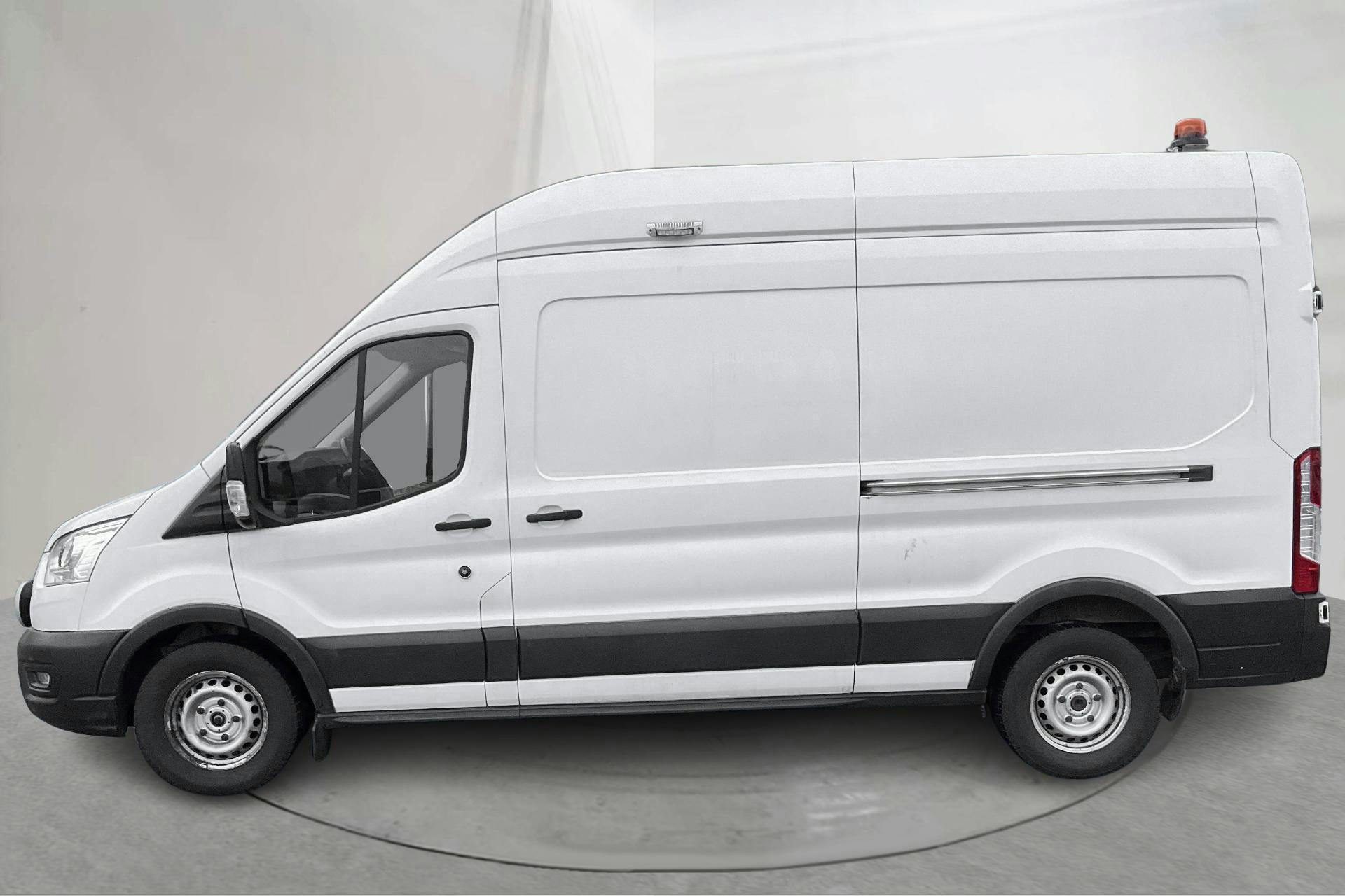 Presentationsfoto 2 av 14: Ford Transit 350 2.0 TDCi AWD Skåp (130hk) - 8 683 mil - Manuell - vit - 2020
