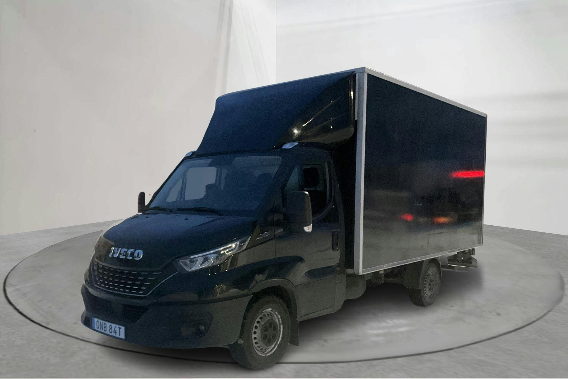 Presentation photo 1 of 12: Iveco Daily 35 2.3 Volymskåp (156hk) - 355 090 km - Automatic - white - 2019