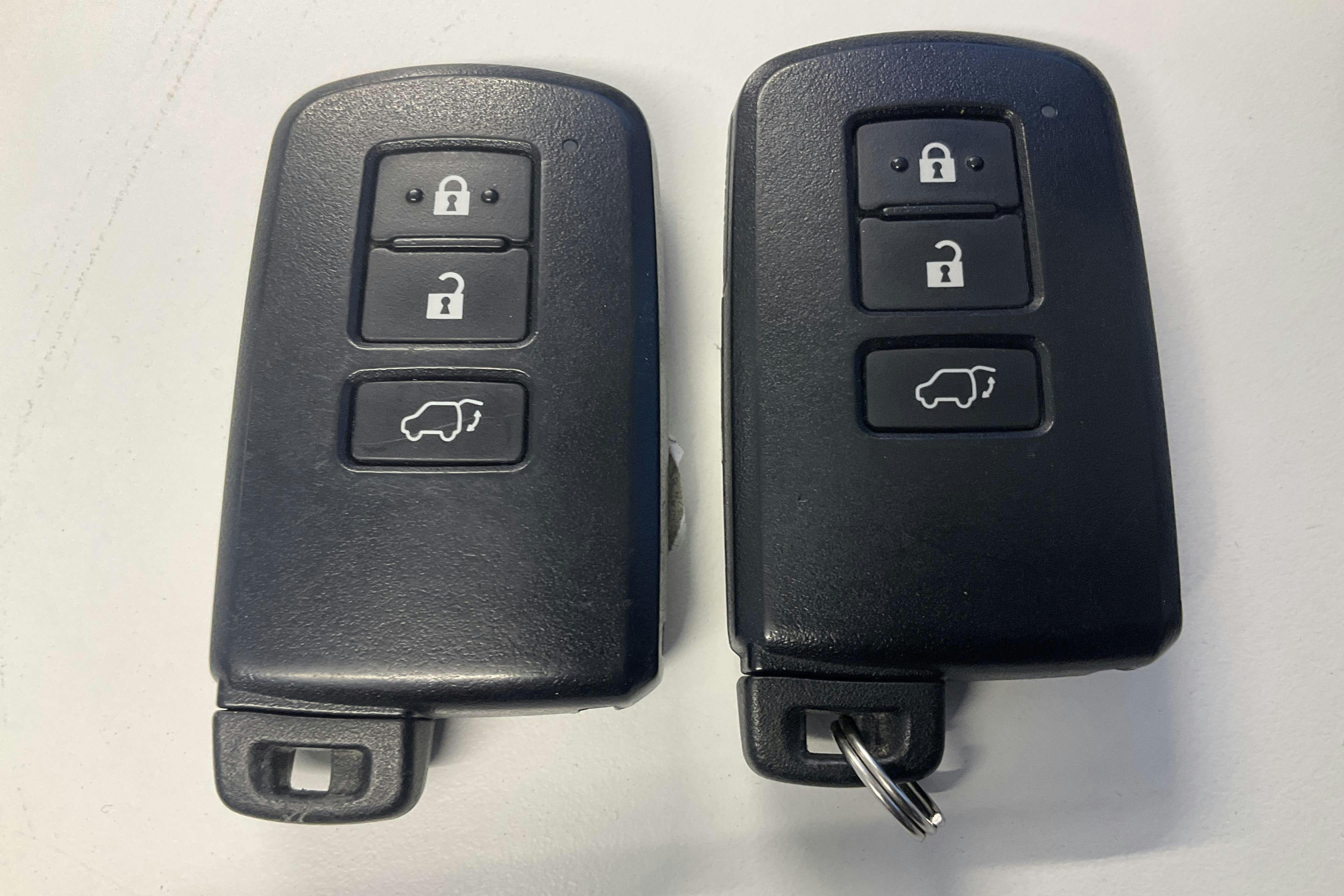 Presentation photo 14 of 14: Toyota RAV4 2.5 HSD AWD (197hk) - 20 920 km - Automatic - silver - 2018