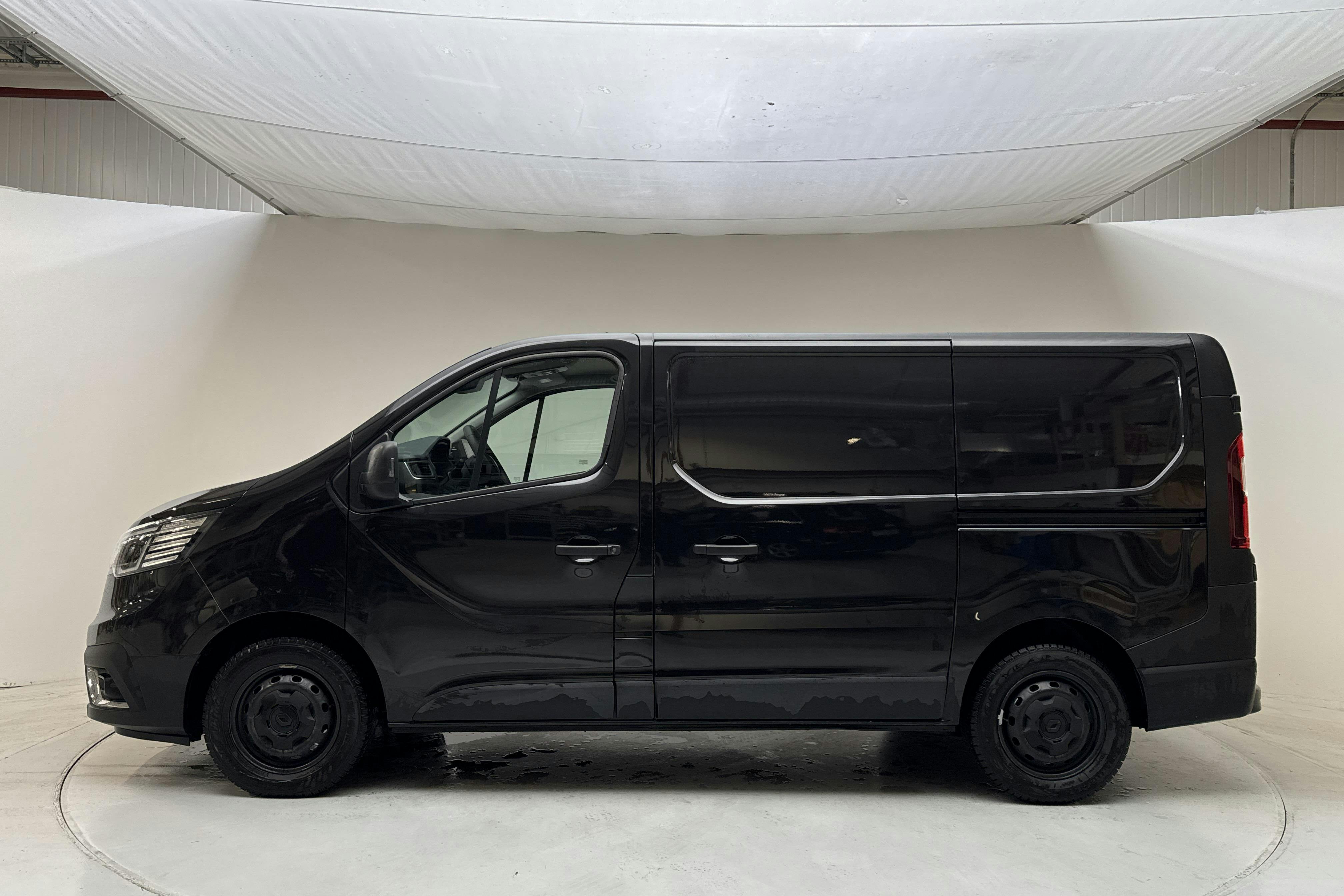 Presentation photo 2 of 12: Renault Trafic 2.0 dCi Skåp (130hk) - 83 540 km - Manual - black - 2023