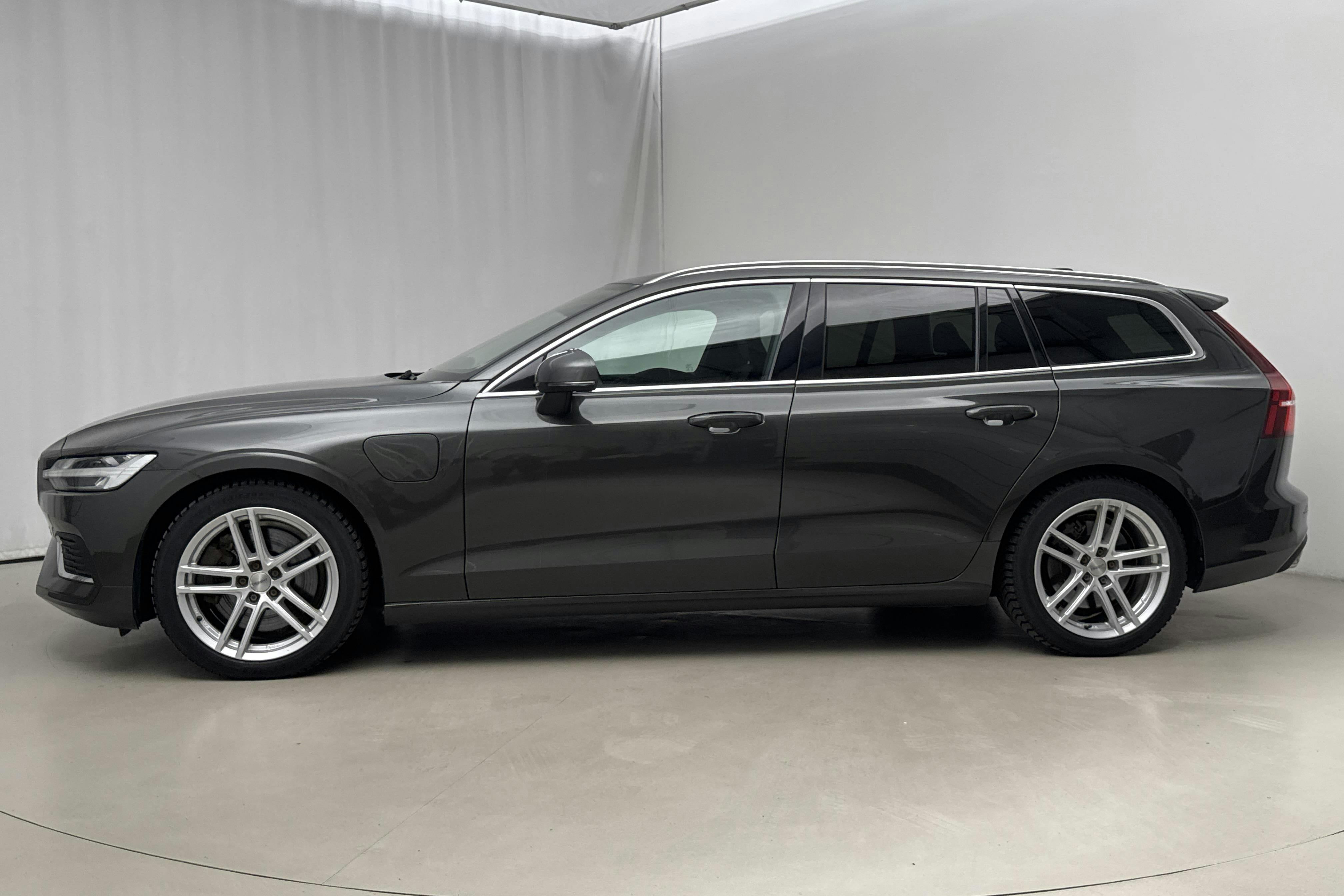 Esittelykuva 2 osoitteesta 23: Volvo V60 T6 AWD Twin Engine (340hk) - 97 290 km - Automaattinen - Dark Grey - 2022
