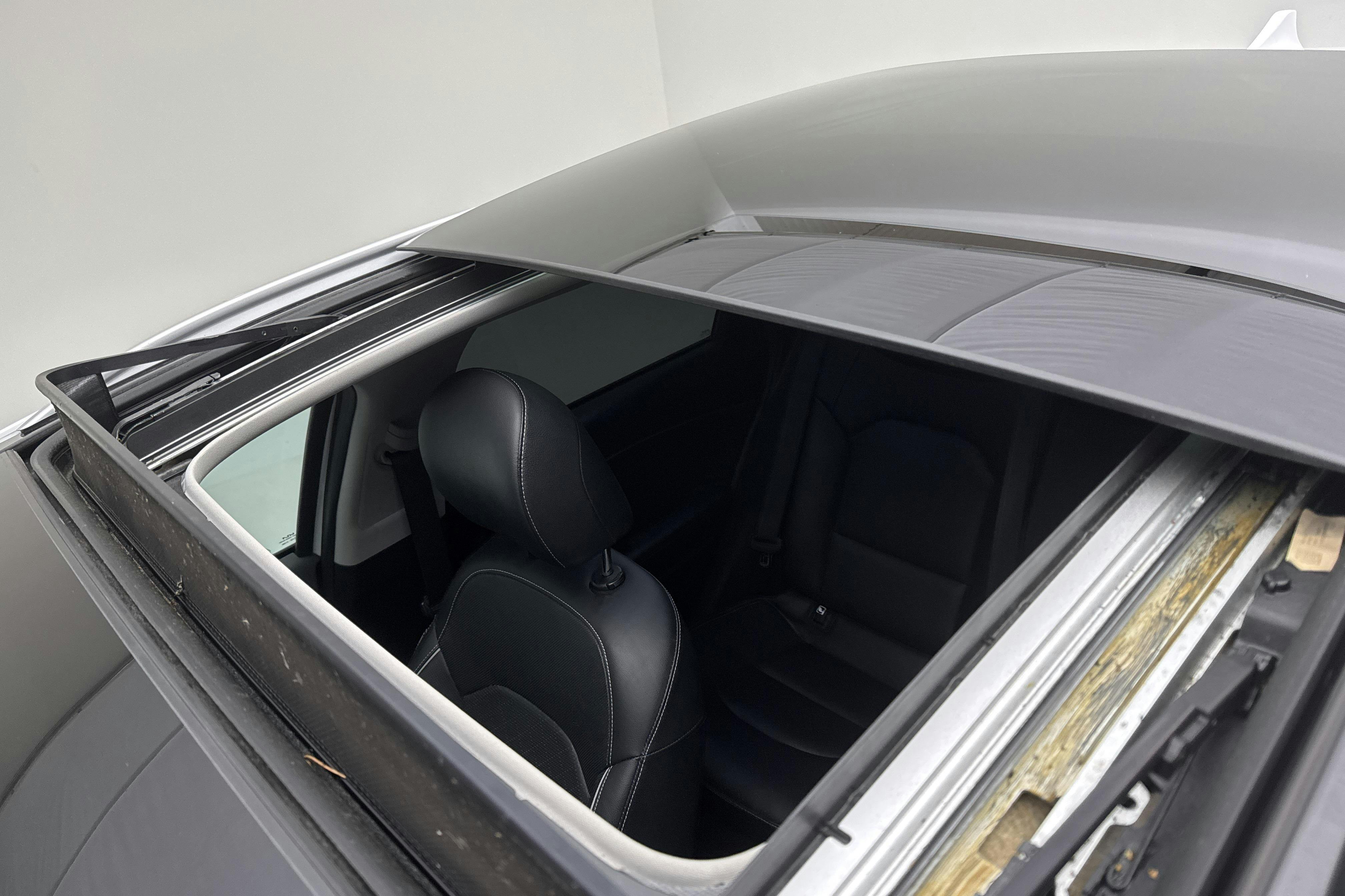 Presentation photo 17 of 17: KIA Ceed 1.6 Plug-in Hybrid SW (141hk) - 96 610 km - Automatic - white - 2023