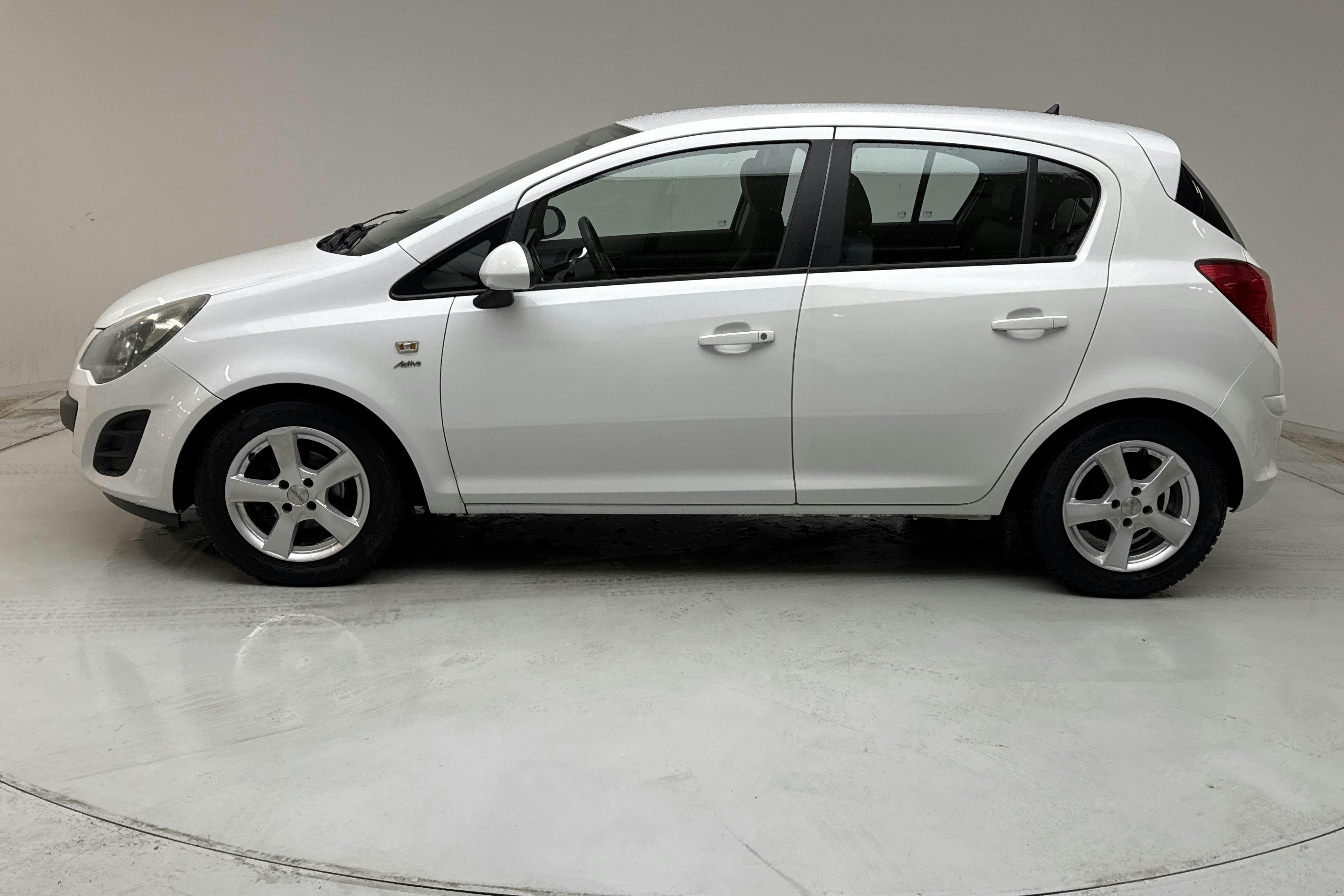 Esittelykuva 2 osoitteesta 13: Opel Corsa 1.4 Twinport 5dr (100hk) - 105 740 km - Automaattinen - valkoinen - 2014