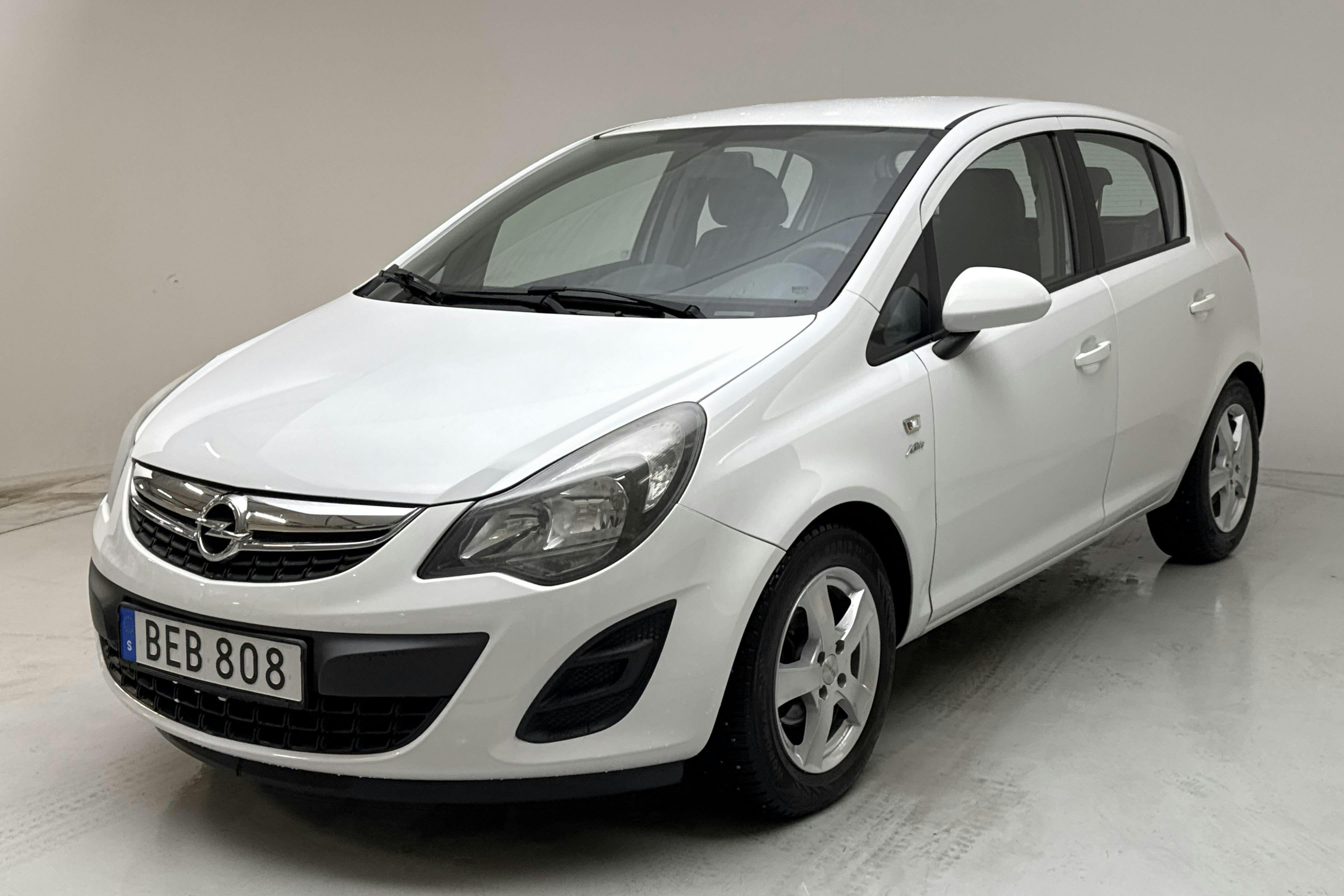 Esittelykuva 1 osoitteesta 13: Opel Corsa 1.4 Twinport 5dr (100hk) - 105 740 km - Automaattinen - valkoinen - 2014