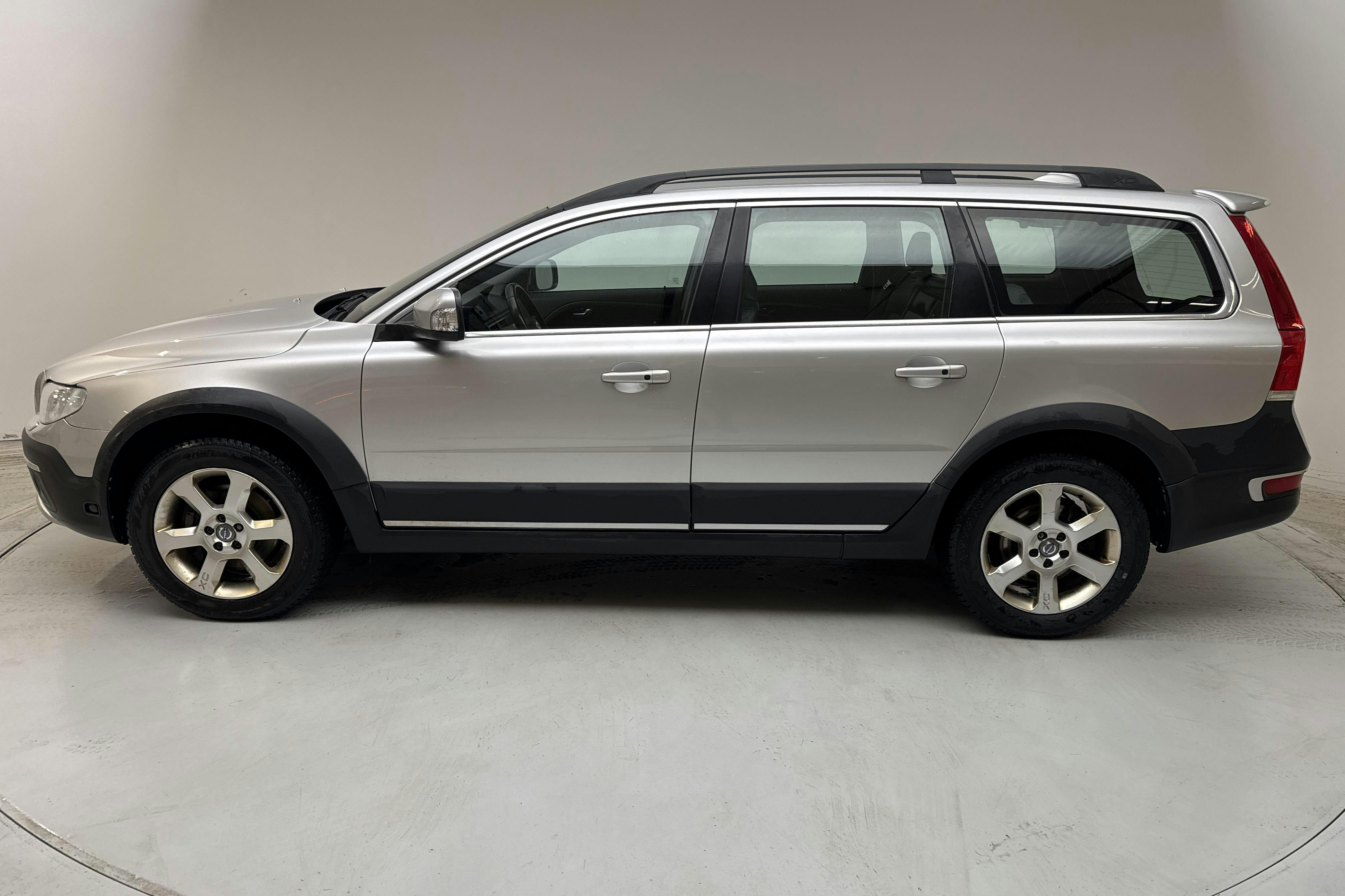 Presentation photo 2 of 14: Volvo XC70 II D4 AWD (181hk) - 299 610 km - Automatic - silver - 2016