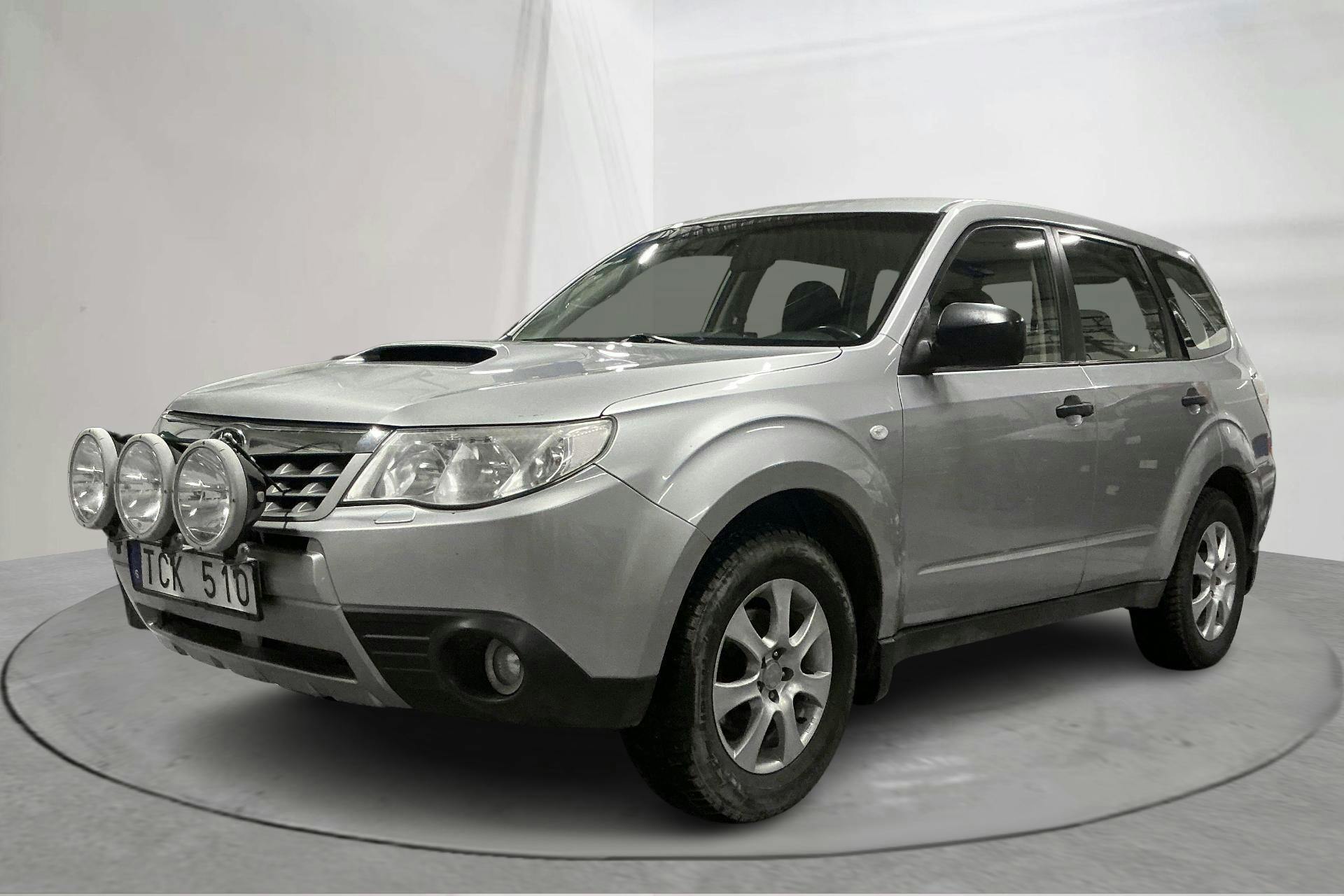 Presentation photo 1 of 14: Subaru Forester 2.0D (147hk) - 232 810 km - Manual - silver - 2012