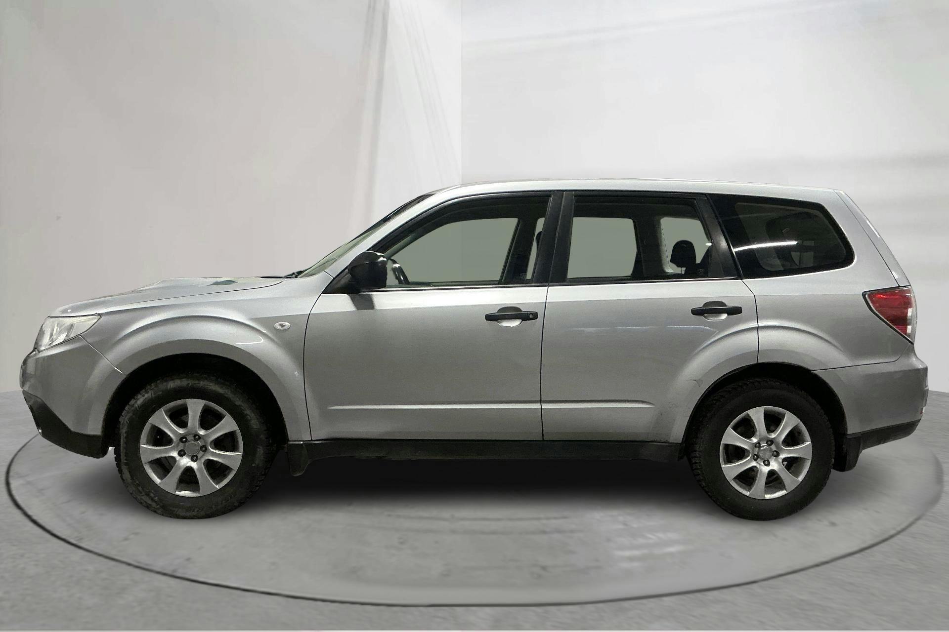 Presentation photo 2 of 14: Subaru Forester 2.0D (147hk) - 232 810 km - Manual - silver - 2012