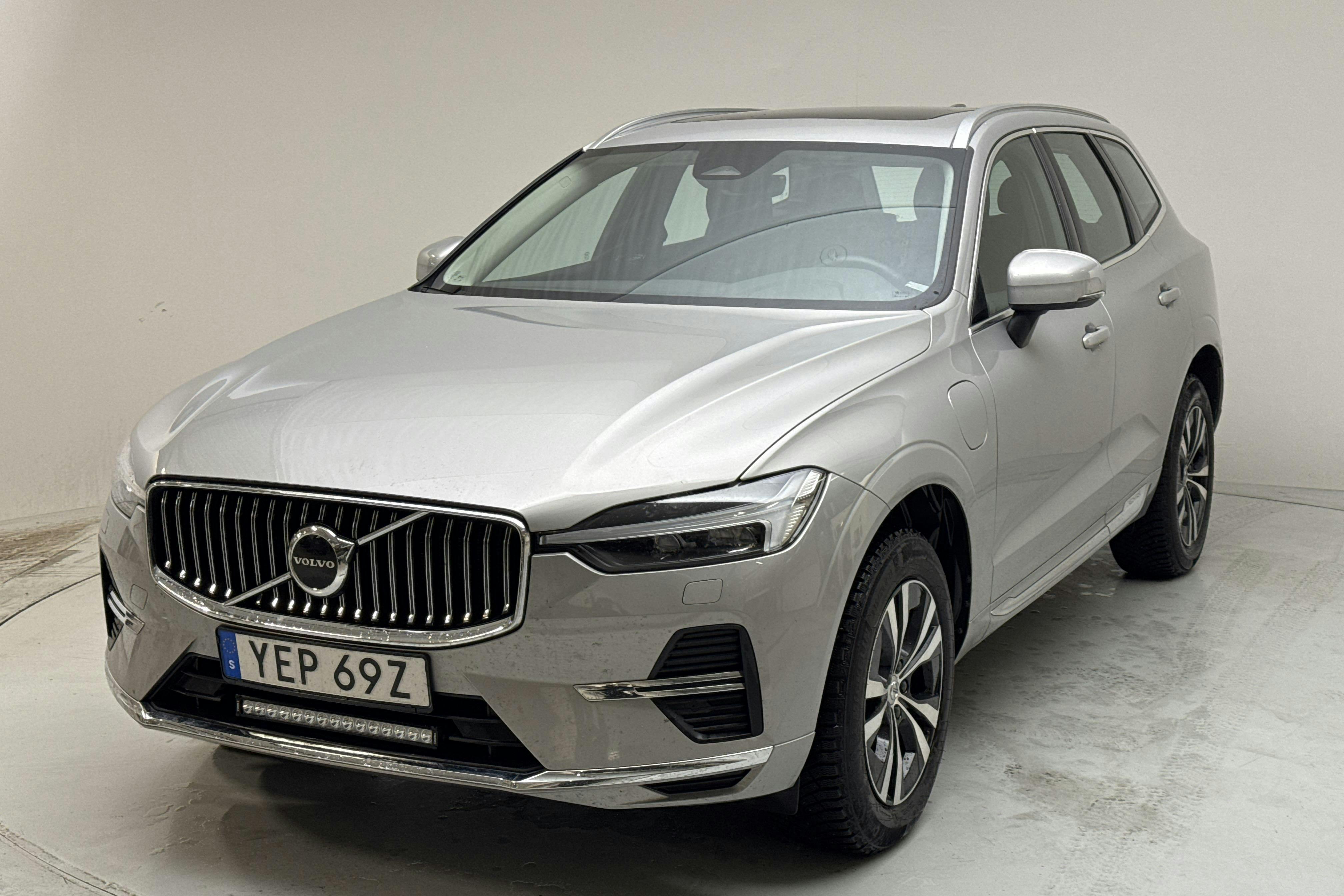 Presentation photo 1 of 19: Volvo XC60 T6 AWD Recharge (350hk) - 26 050 km - Automatic - silver - 2024