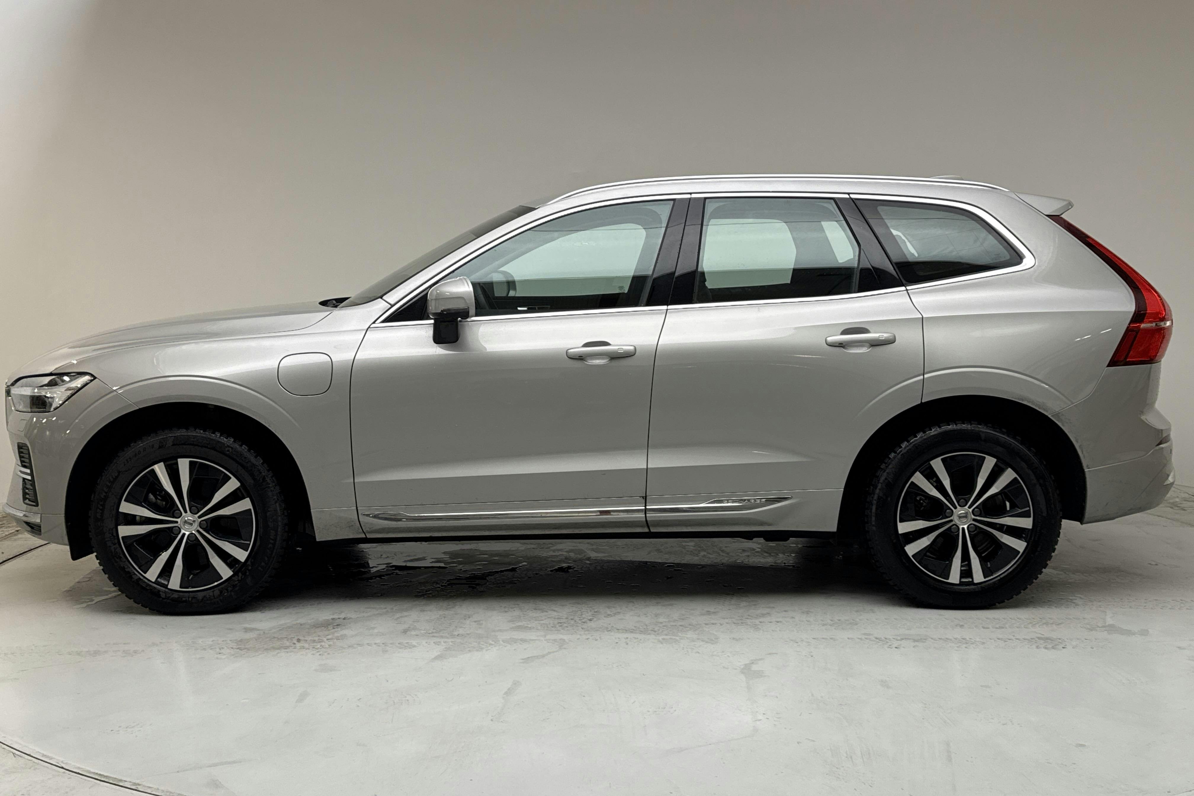 Presentation photo 2 of 19: Volvo XC60 T6 AWD Recharge (350hk) - 26 050 km - Automatic - silver - 2024