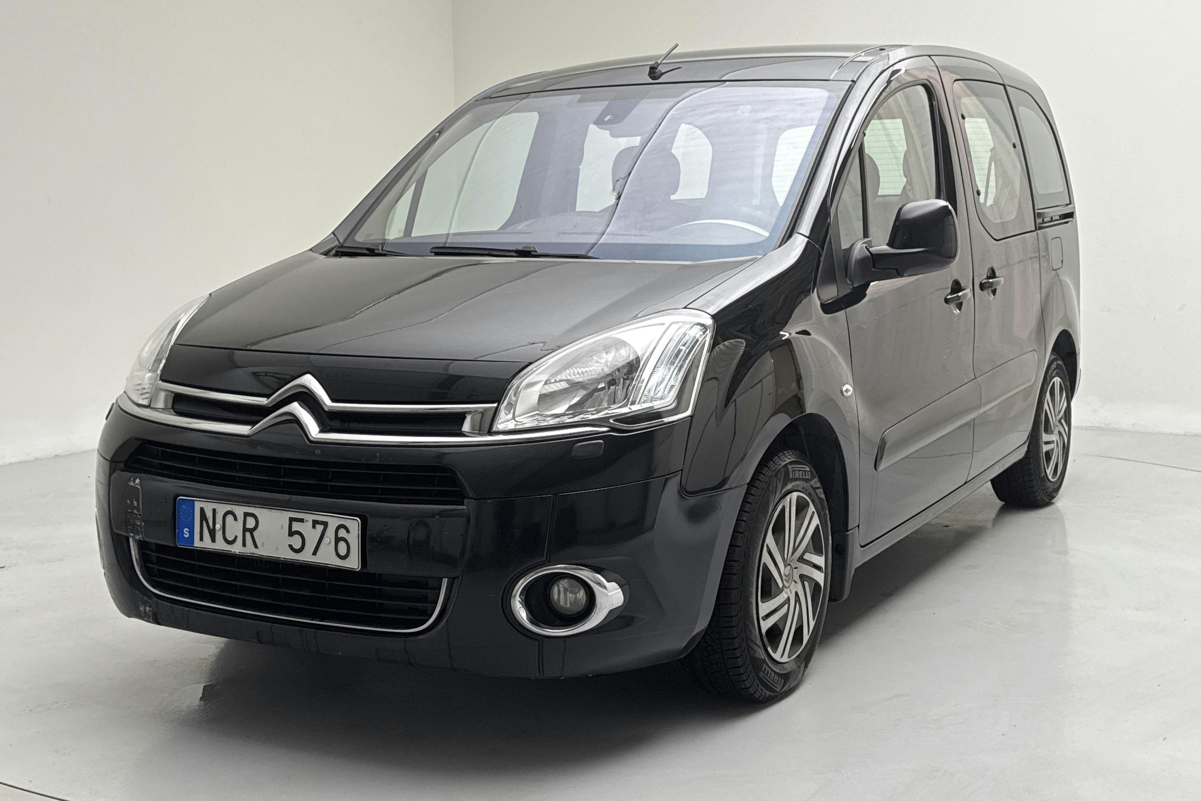 Presentation photo 1 of 12: Citroën Berlingo Multispace III 1.6 HDI (92hk) - 151 500 km - Automatic - black - 2012