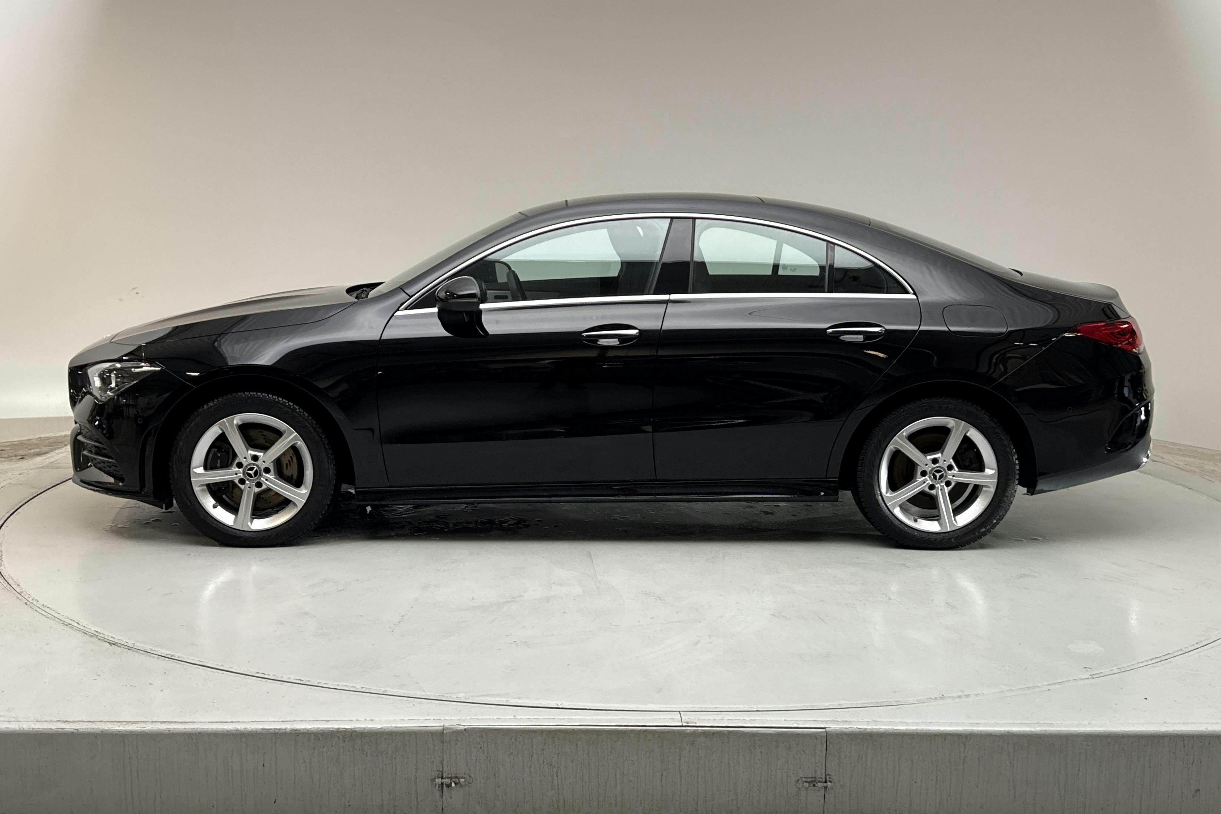 Presentation photo 2 of 21: Mercedes CLA 250 e Coupé C118 (218hk) - 72 230 km - Automatic - black - 2023