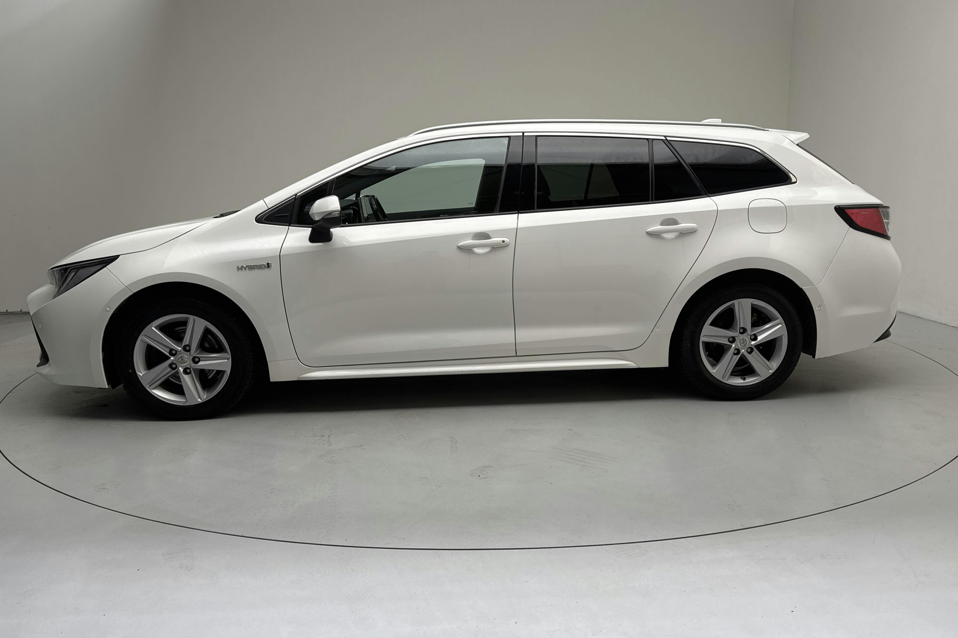Presentation photo 2 of 14: Toyota Corolla 2.0 Hybrid Touring Sports (184hk) - 130 930 km - Automatic - white - 2021