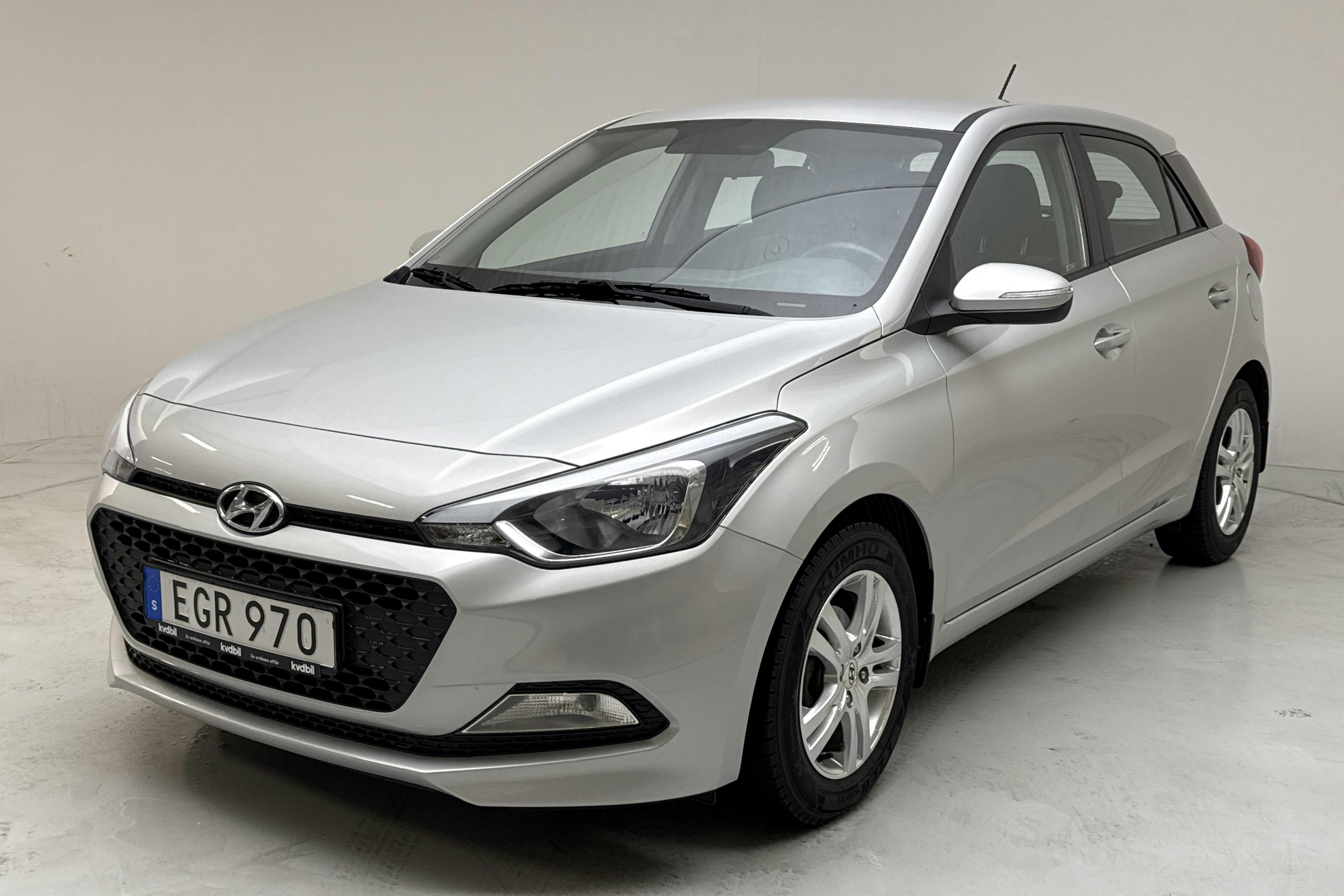 Presentation photo 1 of 11: Hyundai i20 1.2 (84hk) - 19 580 km - Manual - silver - 2018